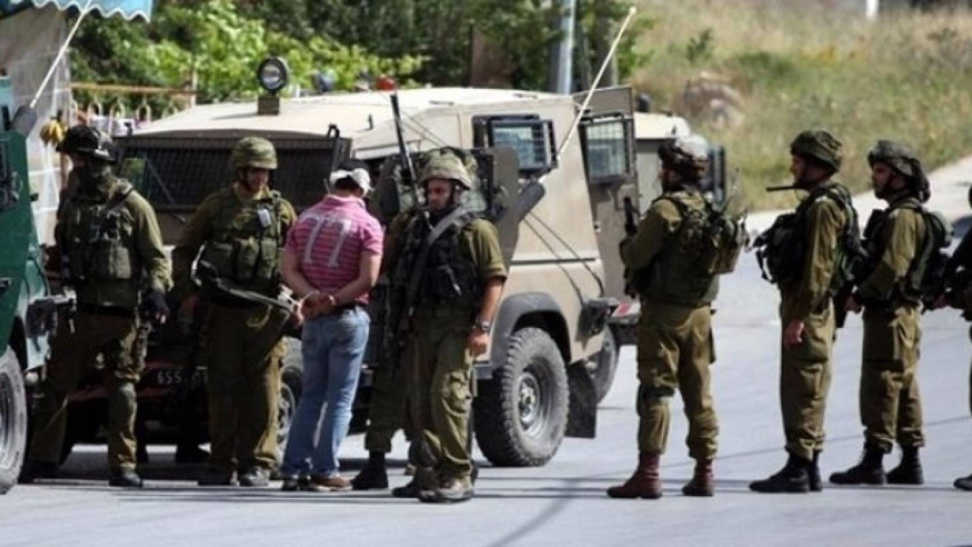 الاحتلال يعتقل 16 فلسطينيا