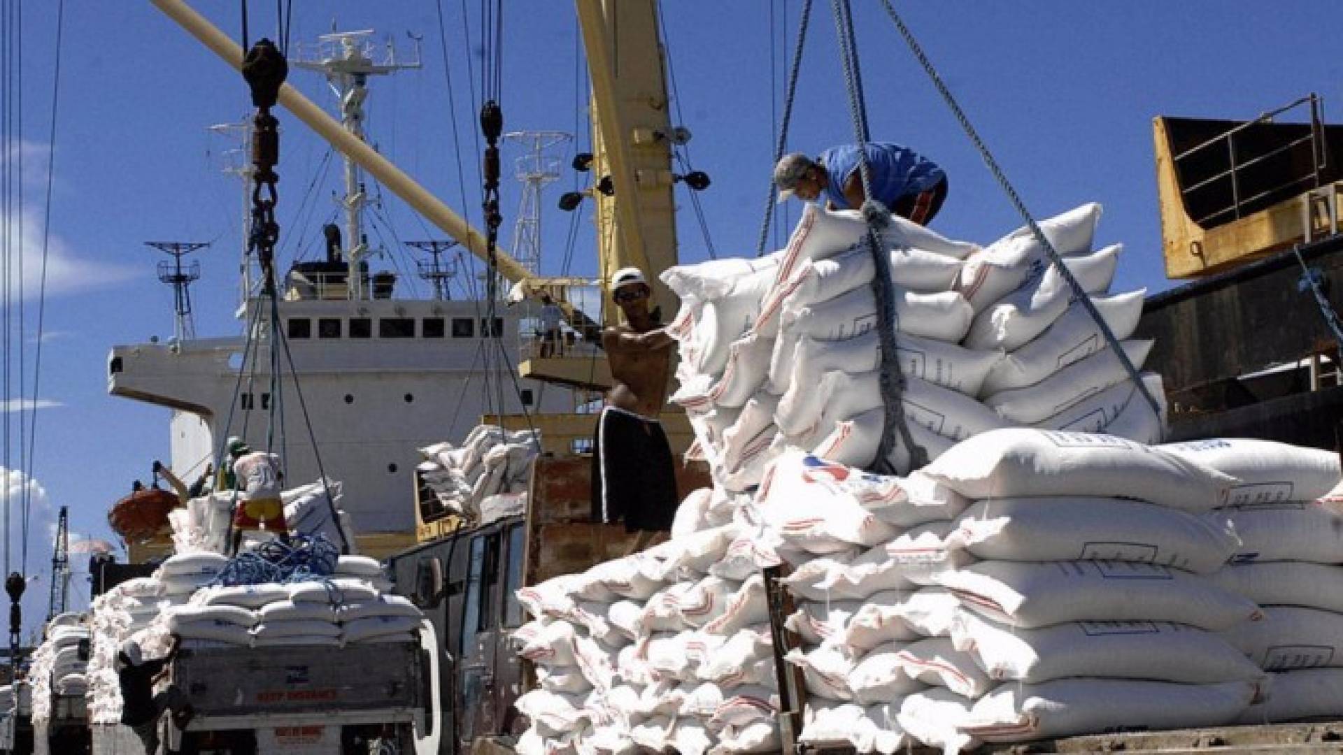 مصر توافق على تخفيض رسوم عبور بواخر أردنية