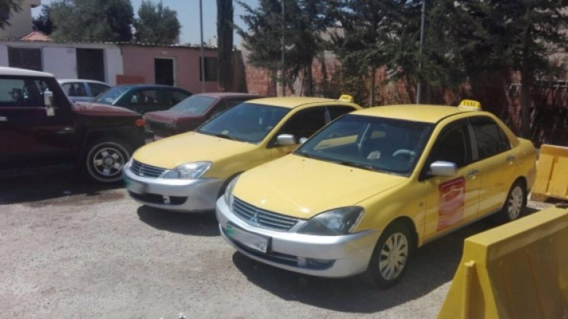 إربد: ضبط سيارتي تكسي موحدة الأرقام والمواصفات! .. فيديو