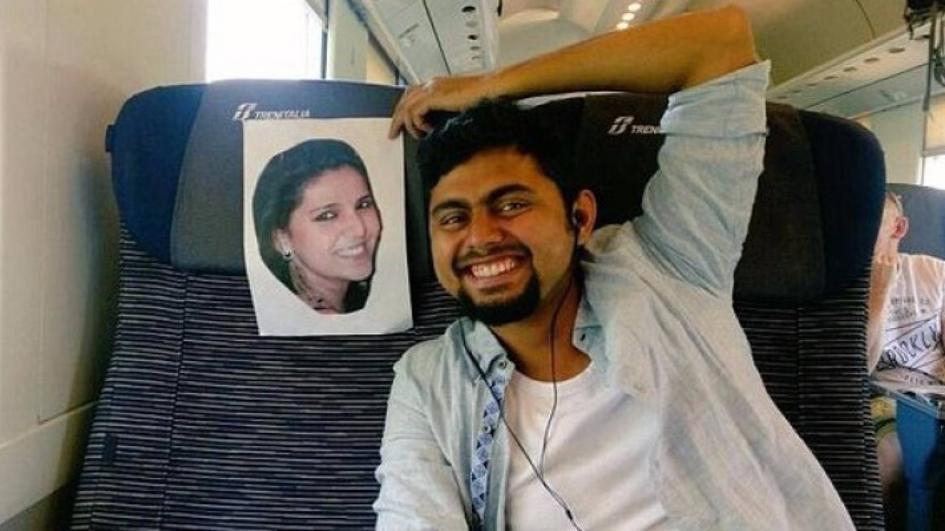 بالصور.. عريس هندي يقضي شهر العسل مع "صورة" عروسه