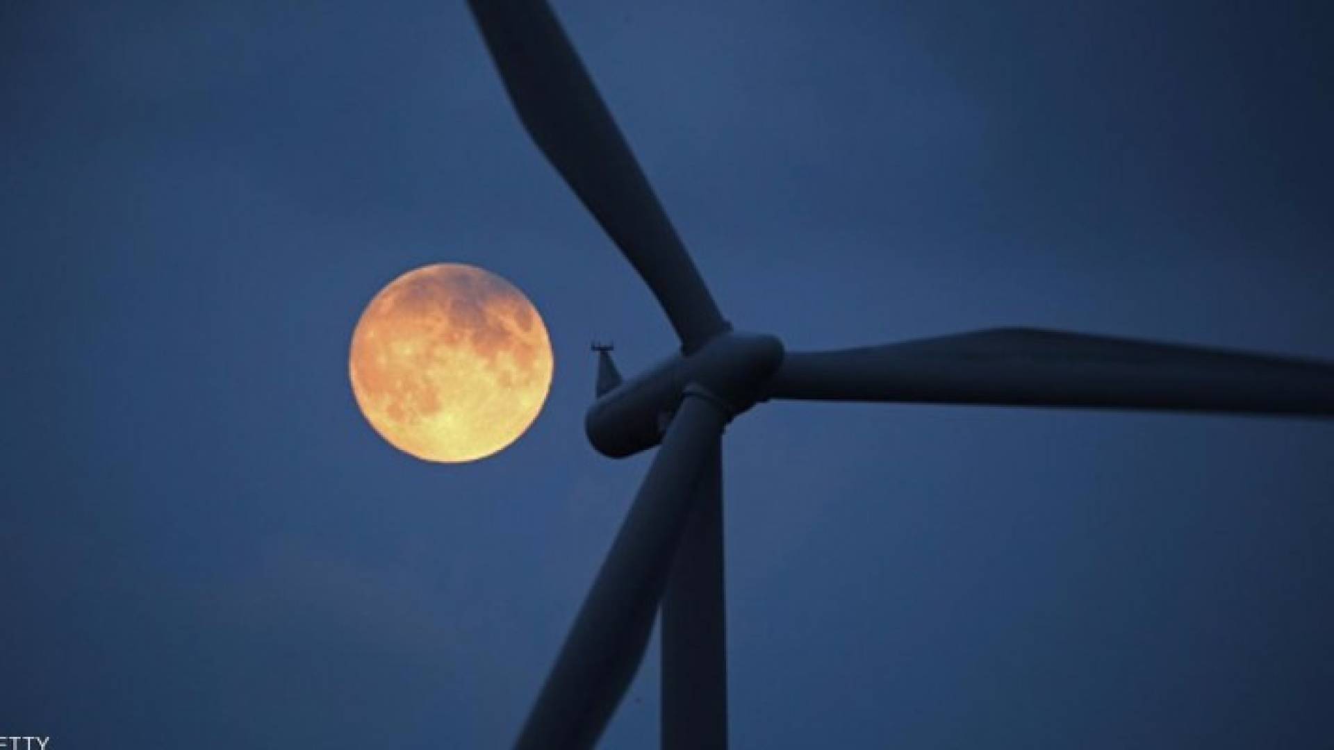 دولة تنتج كهرباء يوم كامل من "الرياح"