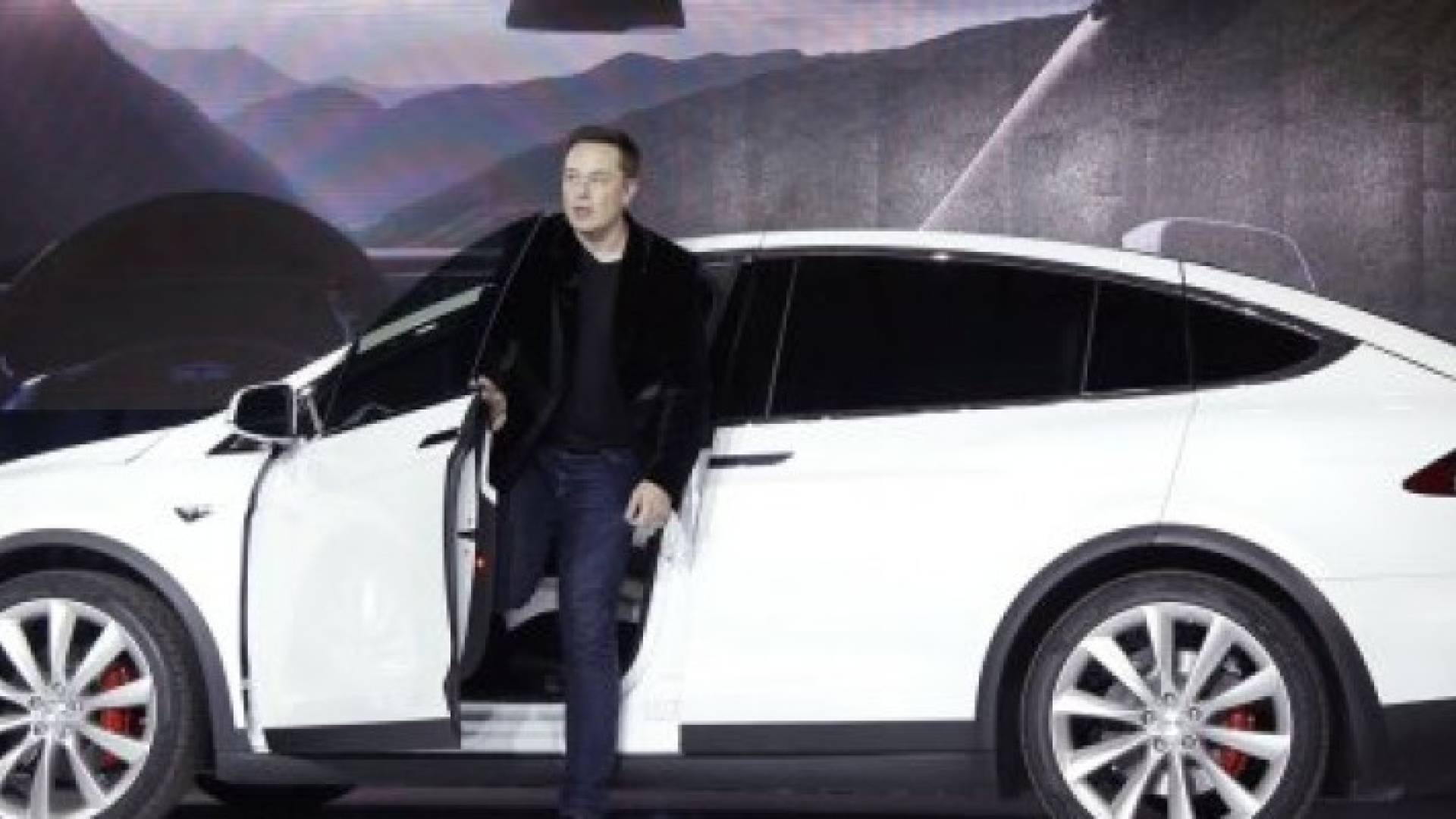 سيارة ذاتية القيادة تنقذ شابا من الموت.. أوصلته للمستشفى رغم الزحام