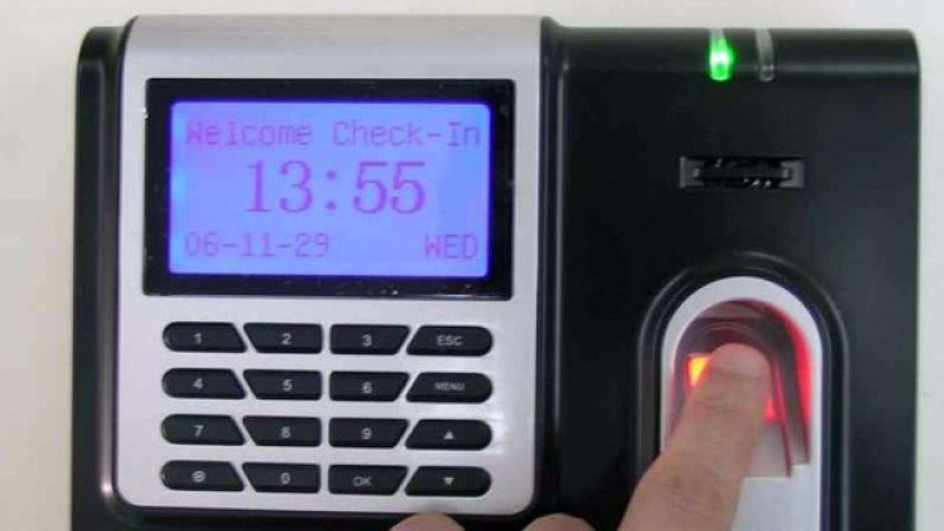 دبي تلغي " بصمة " الموظف وتكتفي بضميره !