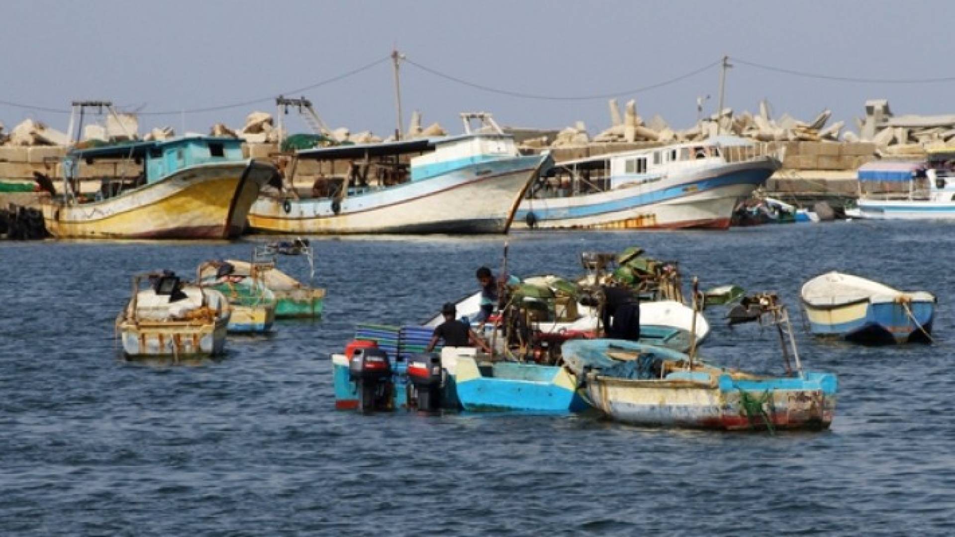 الاحتلال الاسرائيلي يعتقل خمسة صيادين شمال قطاع غزة