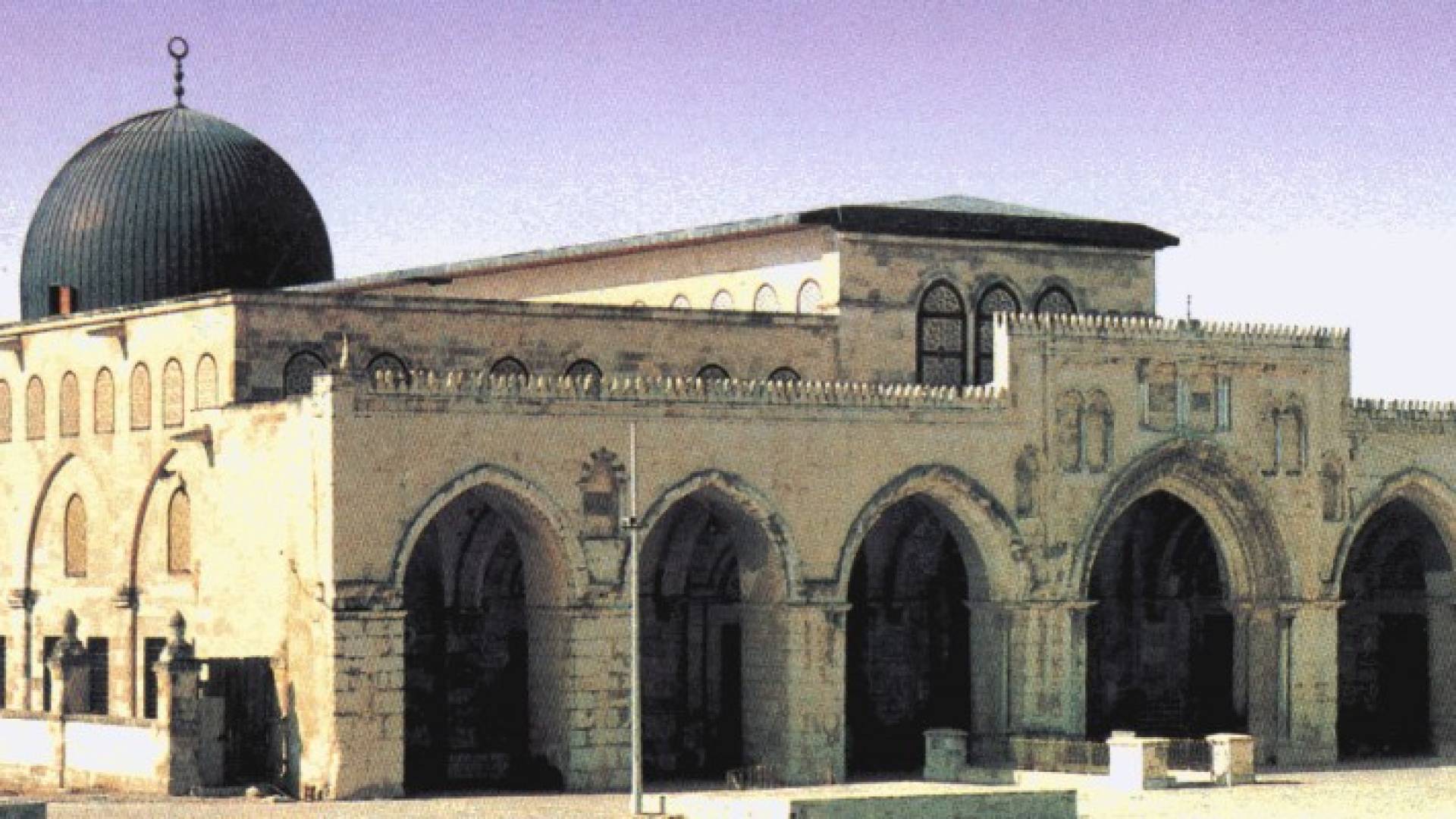 المسجد الأقصى يشهد اقتحامات واسعة للمستوطنين