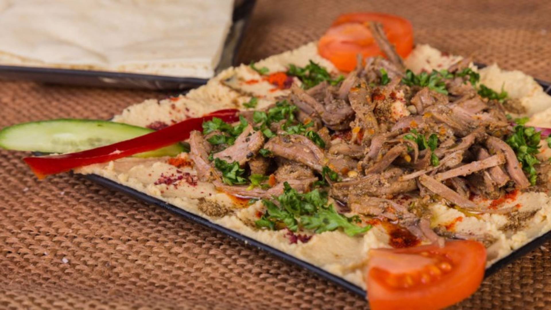 تخفيض الأسعار بالمطاعم الشعبية " الشاورما 15% والحمص 7% "