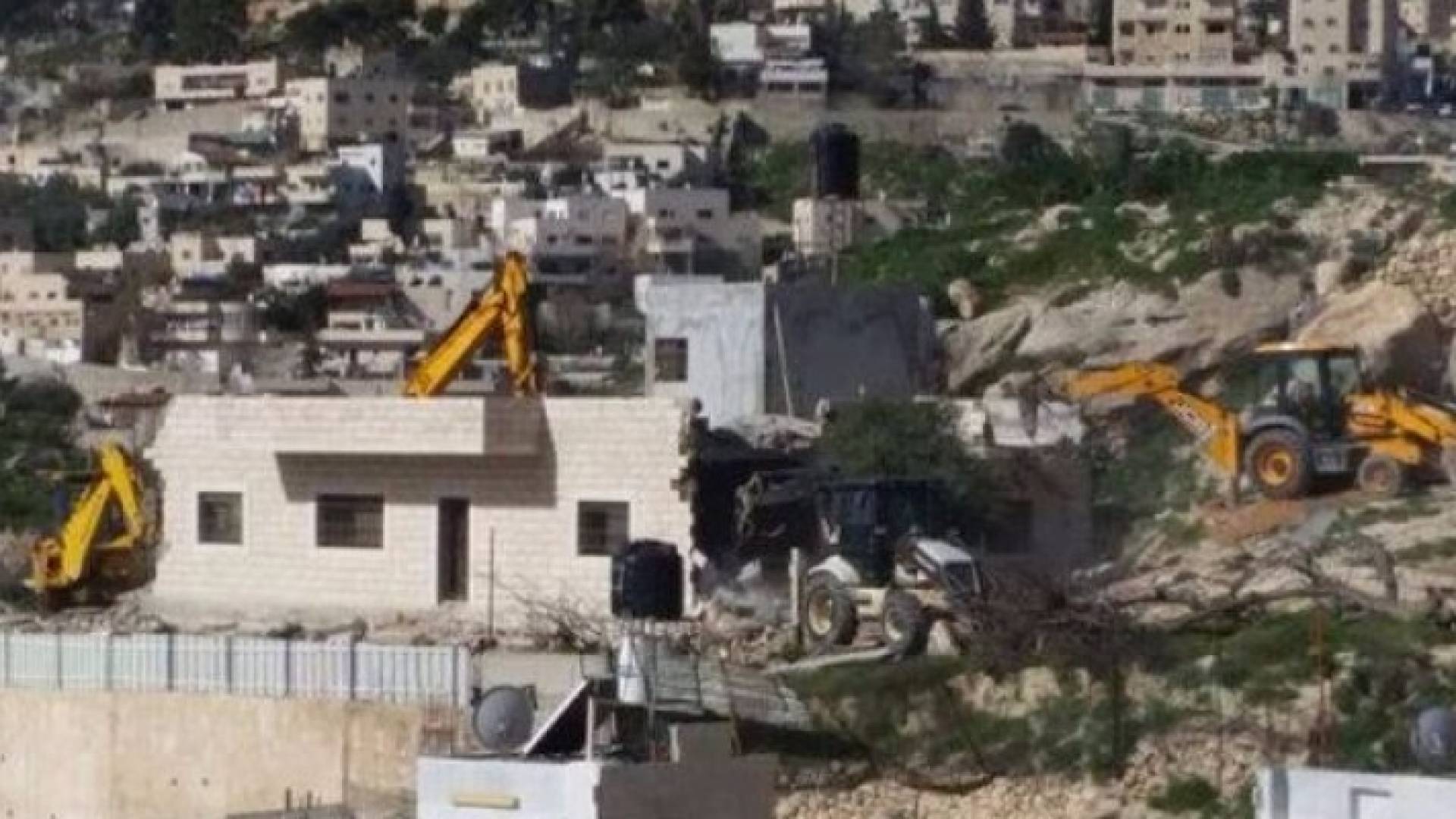 الاحتلال يهدم 8 منازل مأهولة في سعير شمال الخليل