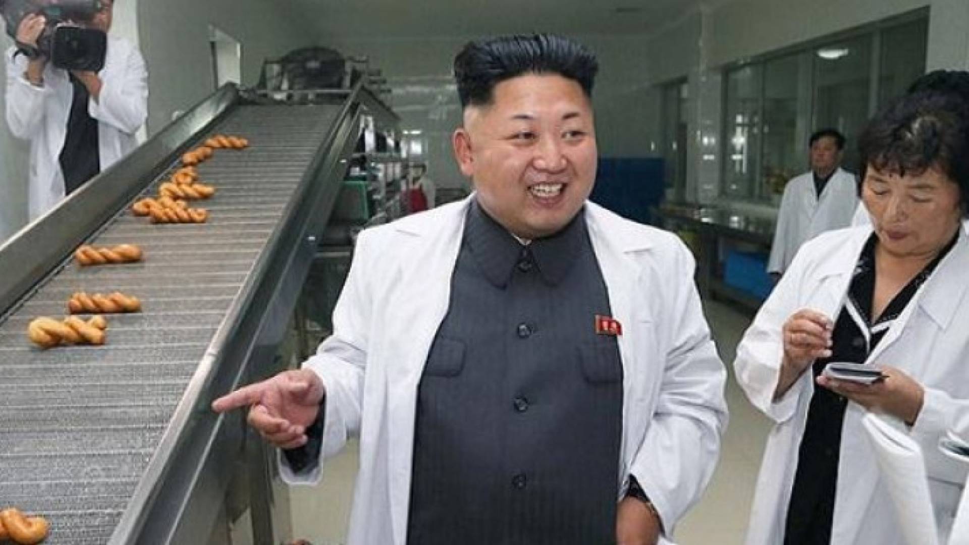 زعيم كوريا يأمر جائعيها بقتل الكلاب وأكل لحومها