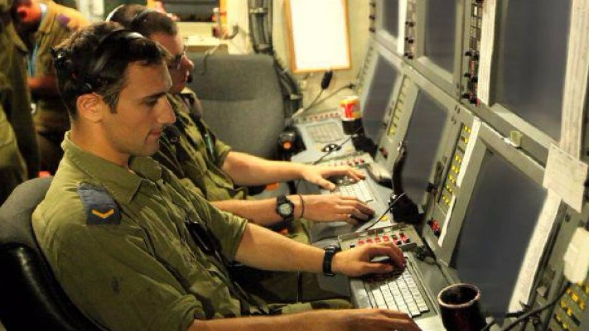 الإحتلال يزعم إعتقال خلايا لحزب الله في الضفة الغربية