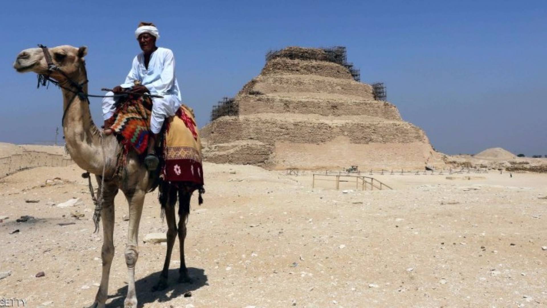 الهرم المكتشف في كازاخستان يشبه إلى حد بعيد هرم زوسر في مصر