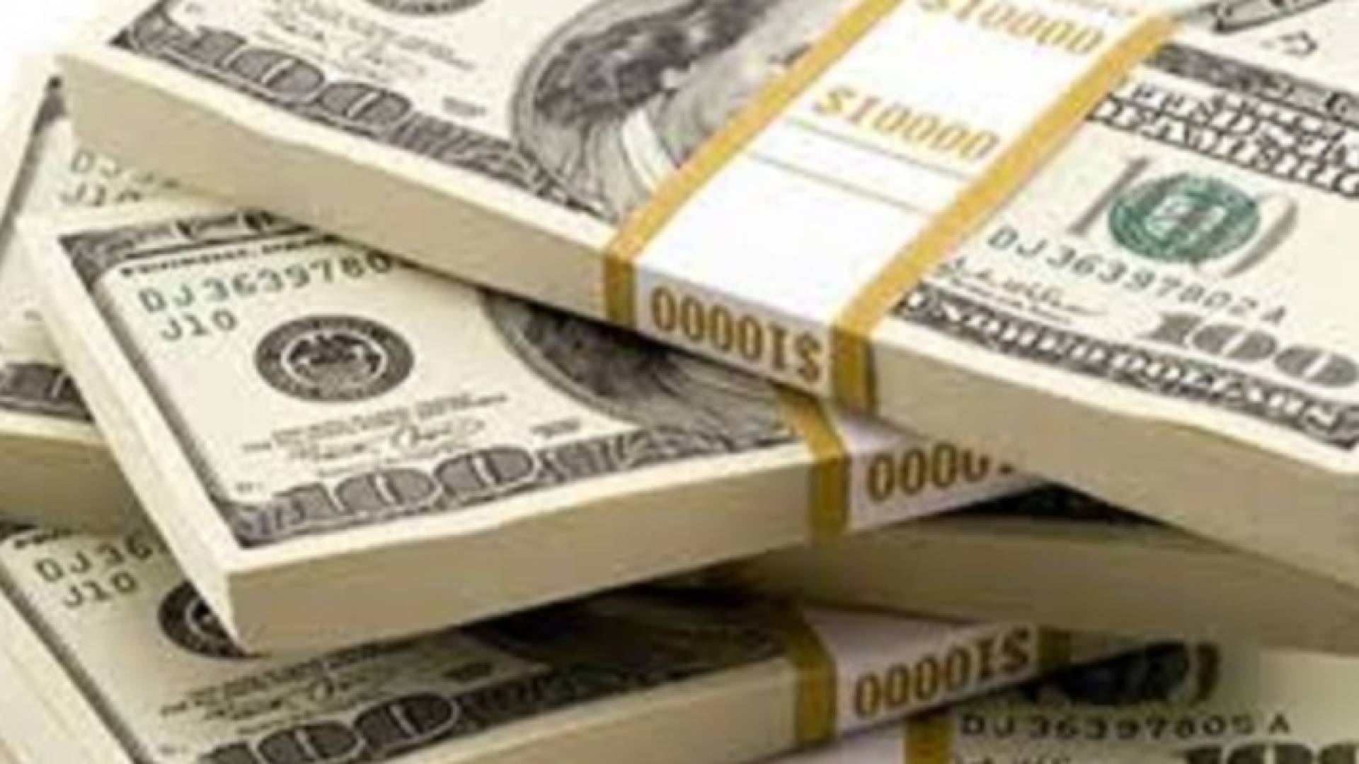 تراجع الدولار يدفع أسعار الذهب للارتفاع  1%