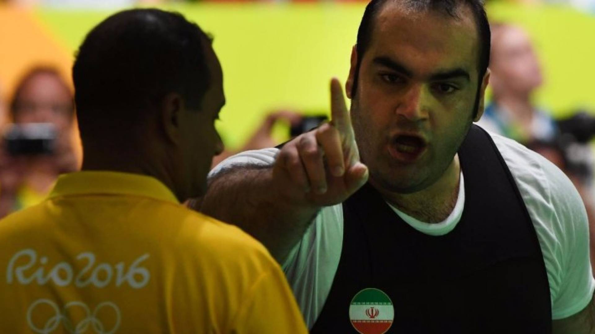 فريق الأثقال الإيراني يتهم حكما عراقيا بالتآمر