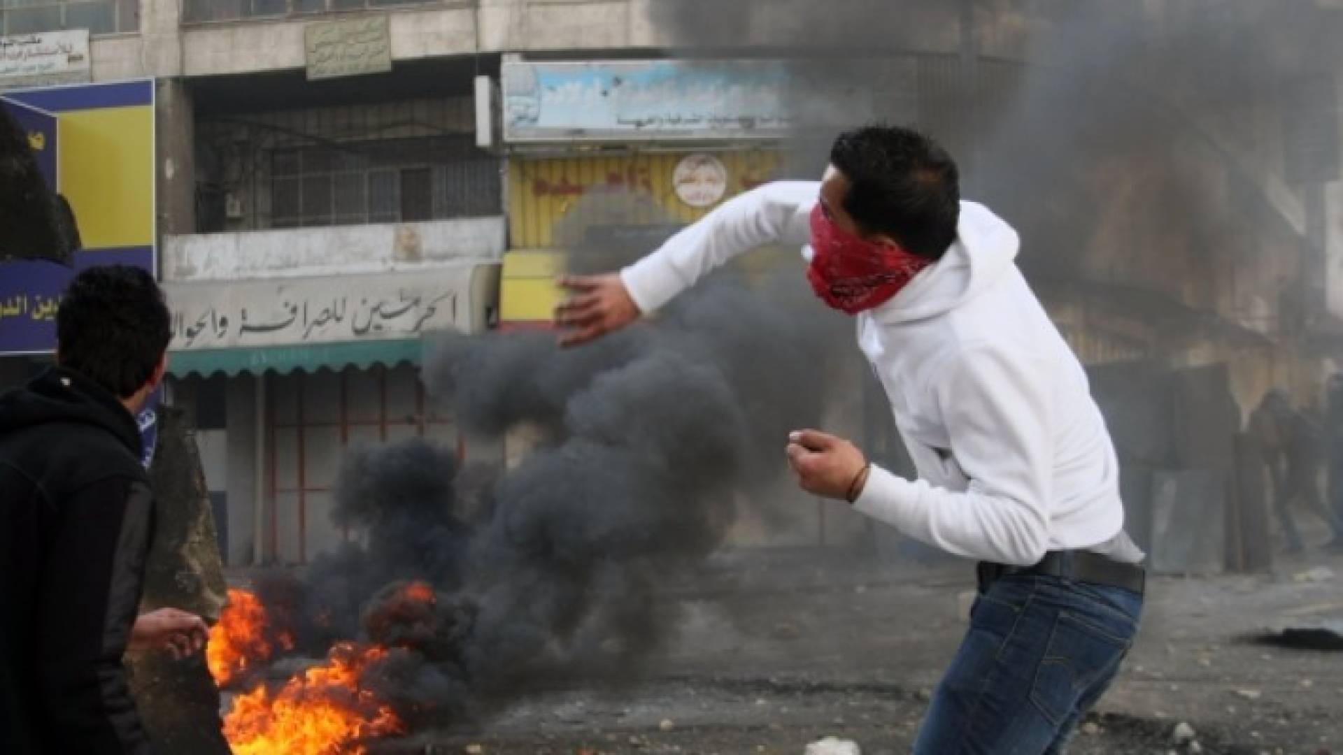 شهيد و 59 اصابة 5 منها خطيرة حصيلة مواجهات مخيم الفوار