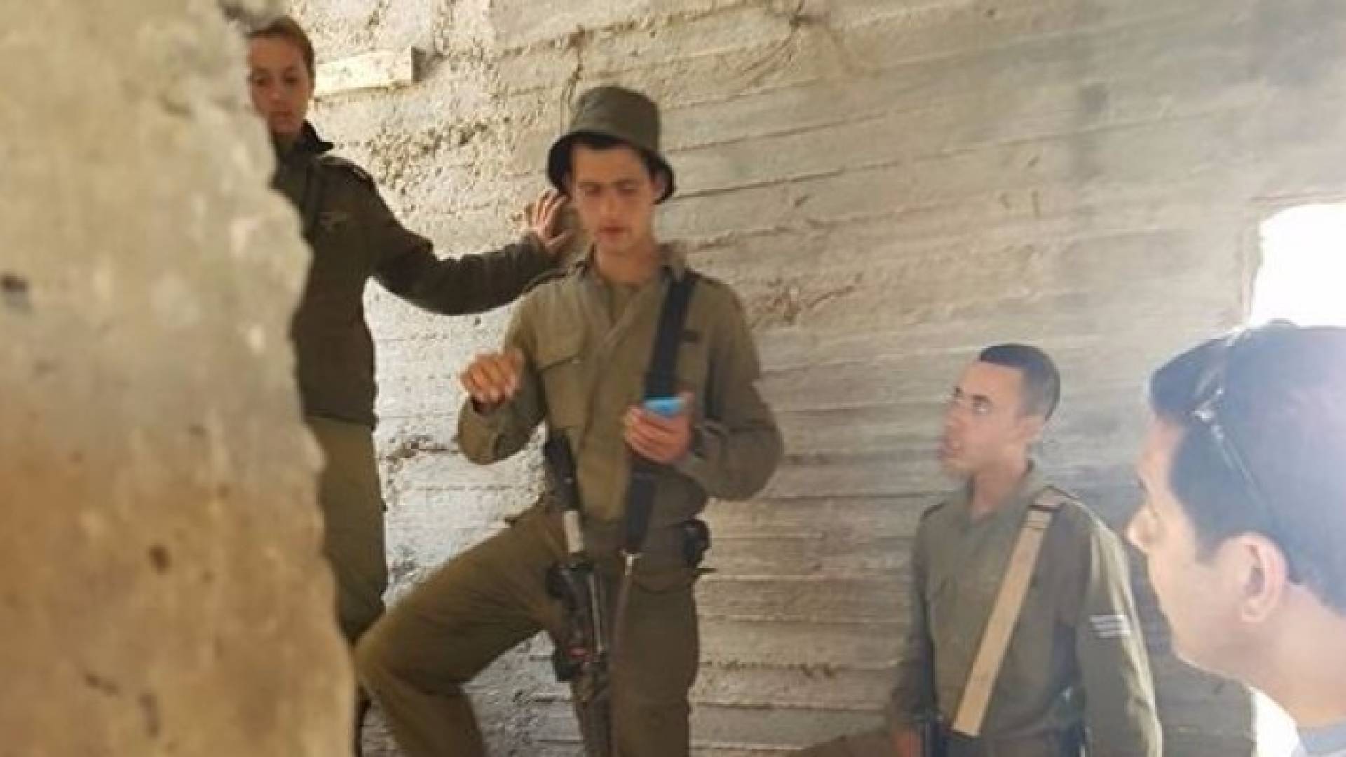 الاحتلال الاسرائيلي يحاصر بلدة حزمة شمال القدس لاكثر من 3 اسابيع