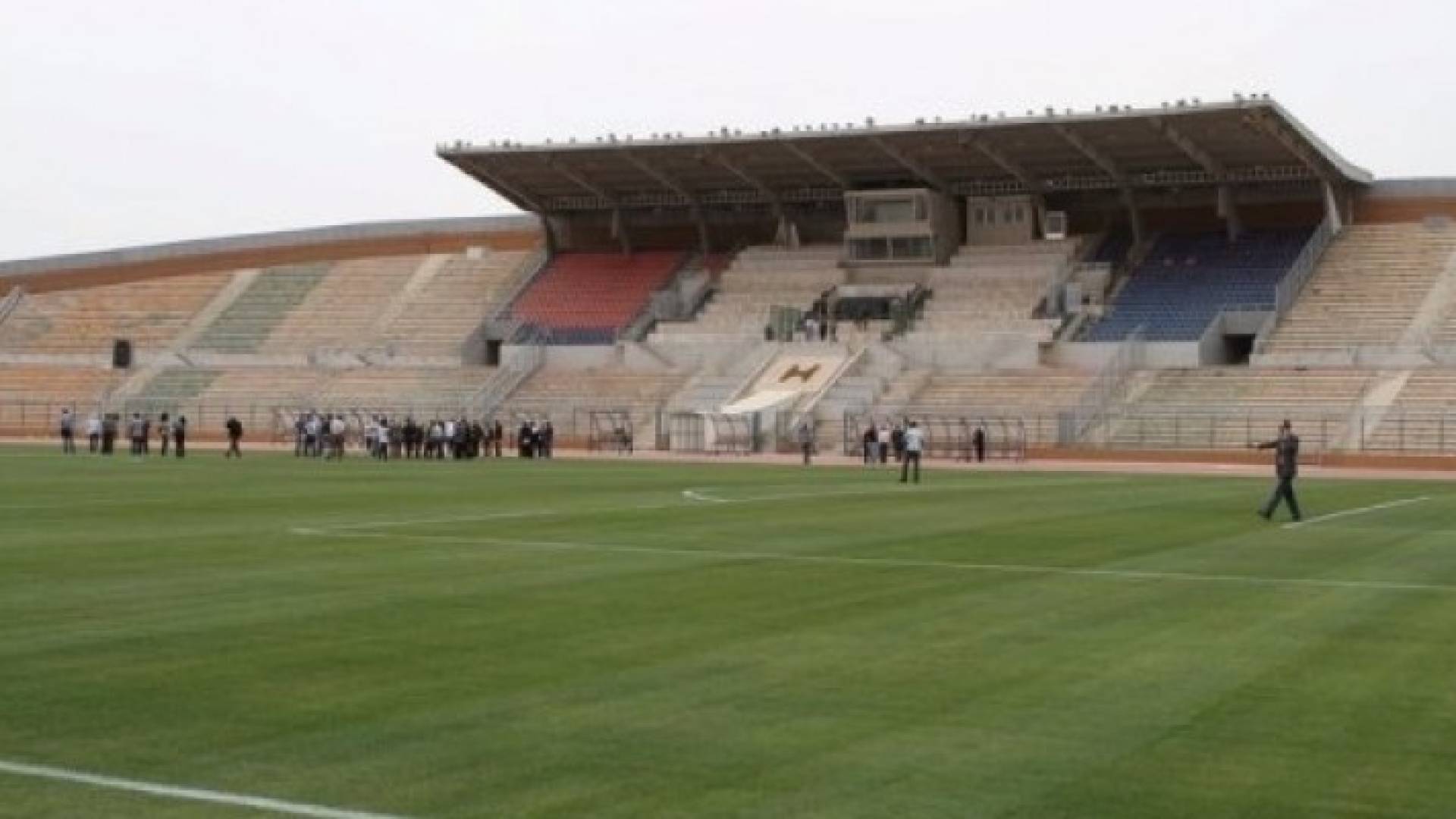 أزمة ملاعب تواجه أندية المحترفين