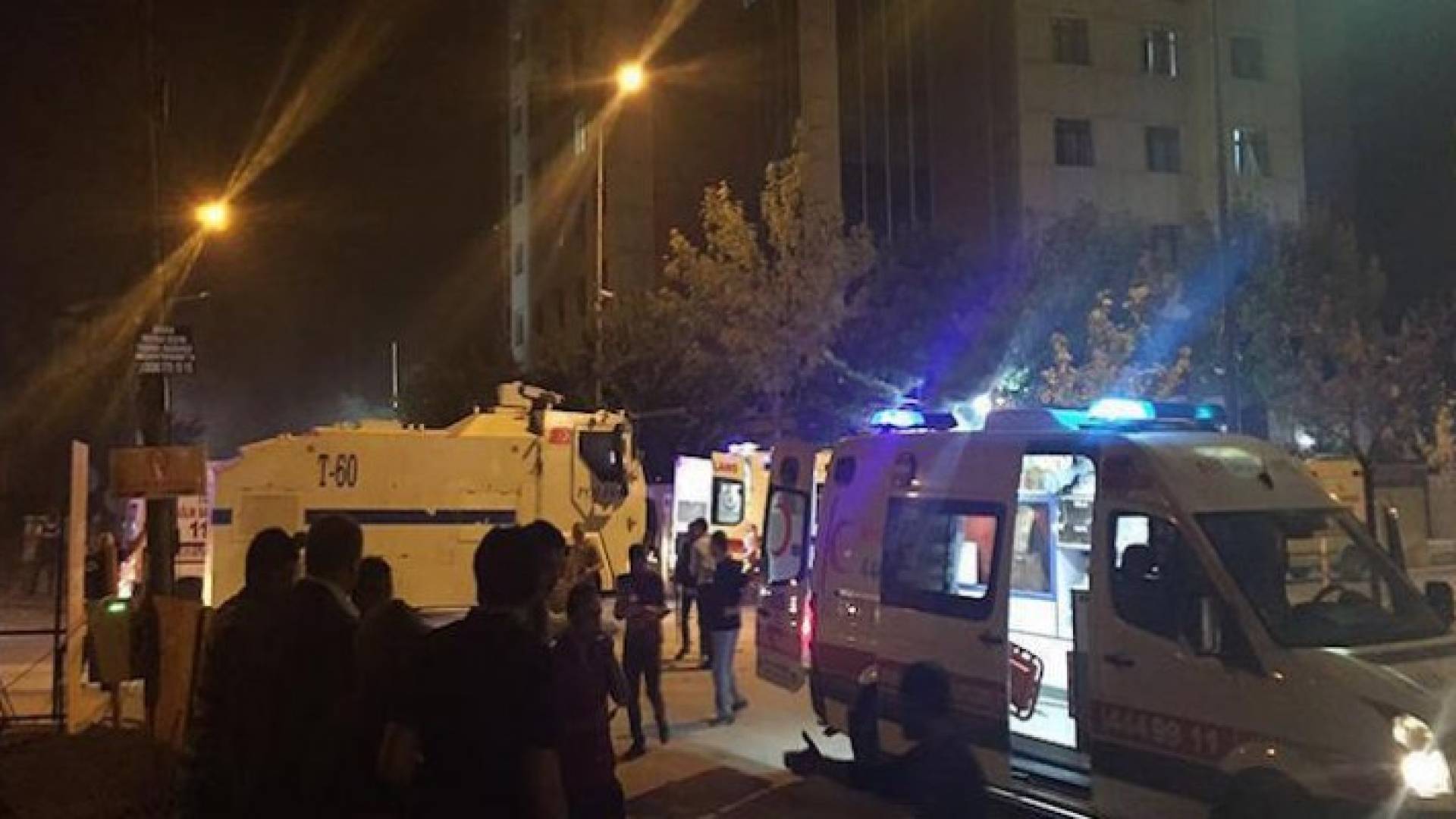 مقتل 3 وإصابة 40 في تفجير قرب مركز للشرطة التركية