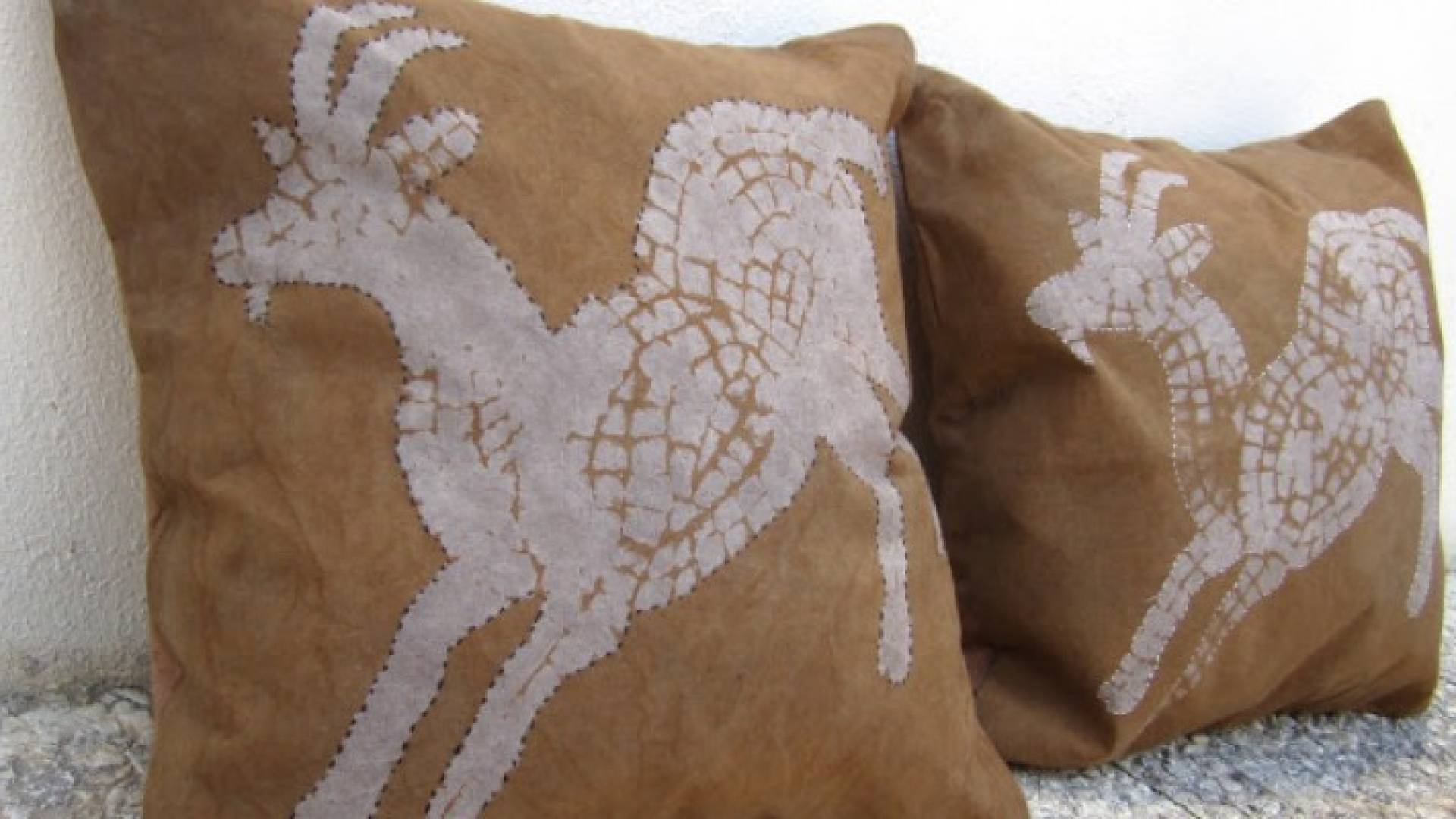 تعرف على اسرار تصاميم "خيوط الحلفا في اسبوع عمان للتصميم بحي الحرف.. صور