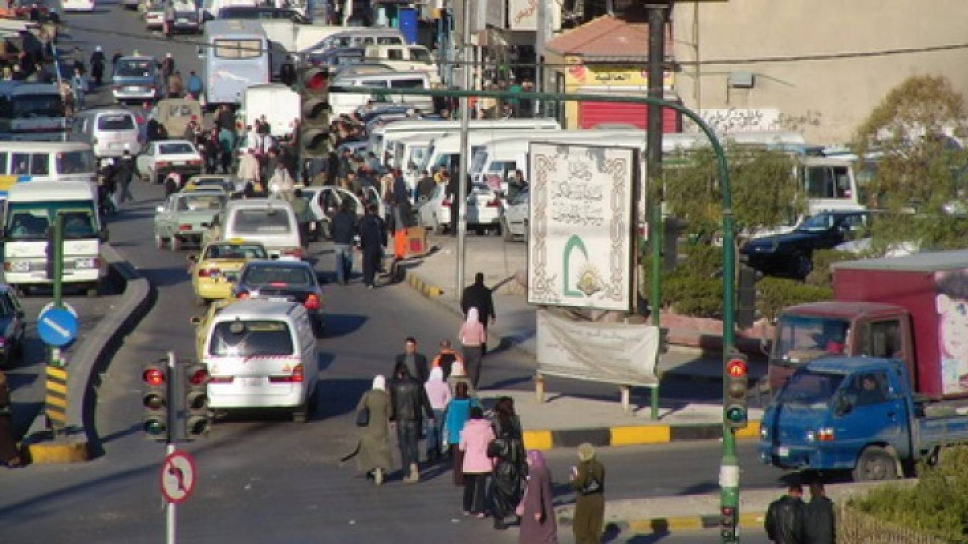 محافظ الزرقاء يتعهد بالقضاء على " البسطات "