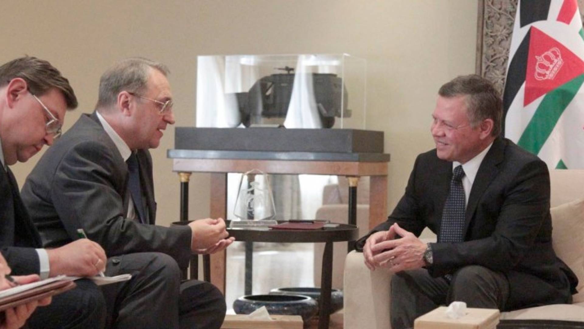 الملك يؤكد أهمية التعاون والتنسيق بين روسيا وأمريكا بشأن سوريا