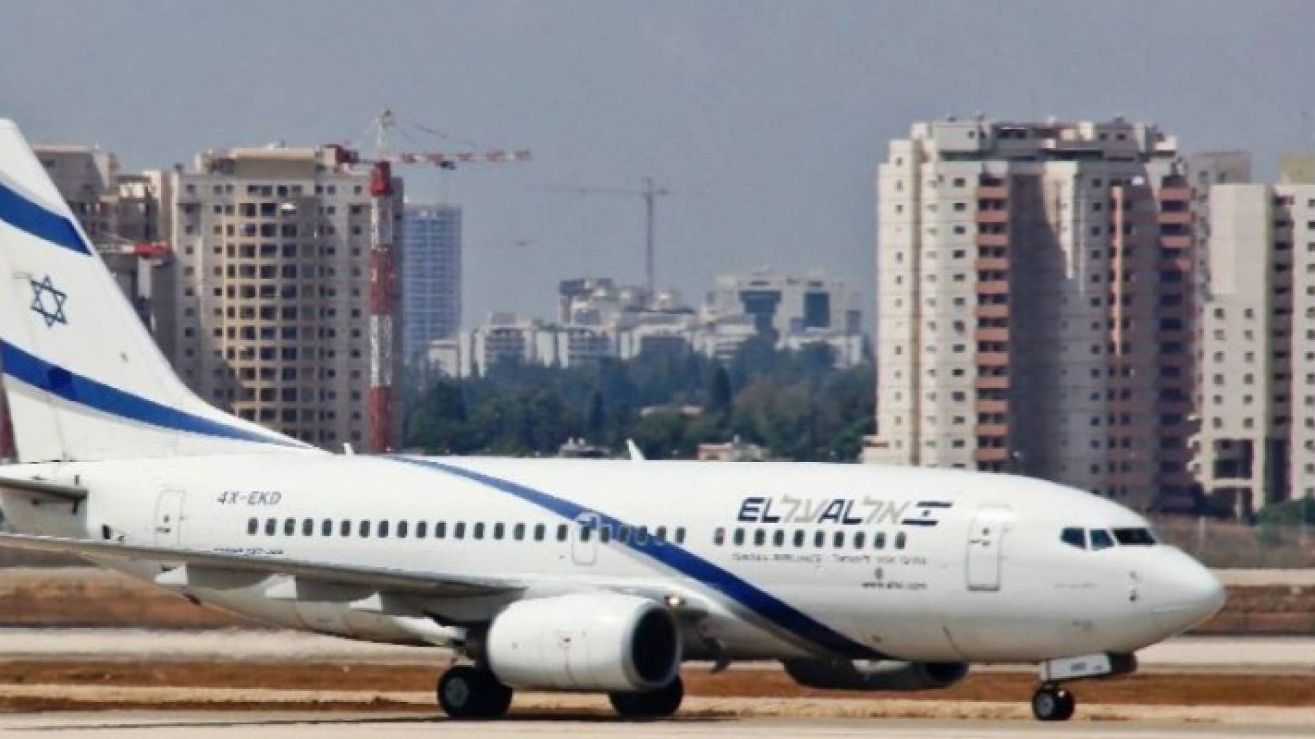 الطائرة الإسرائيلية التي فقدت أحد إطاراتها تهبط في مطار "بن غوريون"