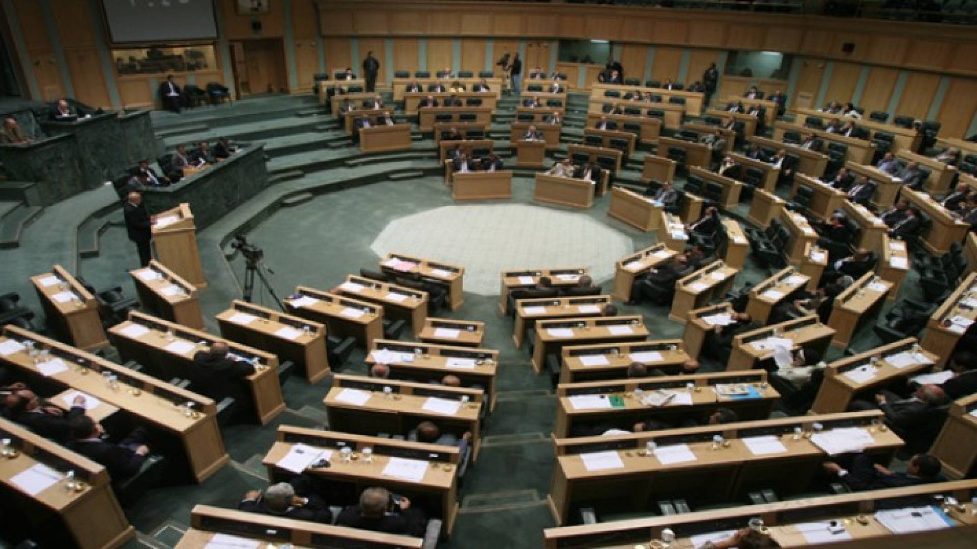 165 نائبا سابقا مرشحون للمجلس الجديد