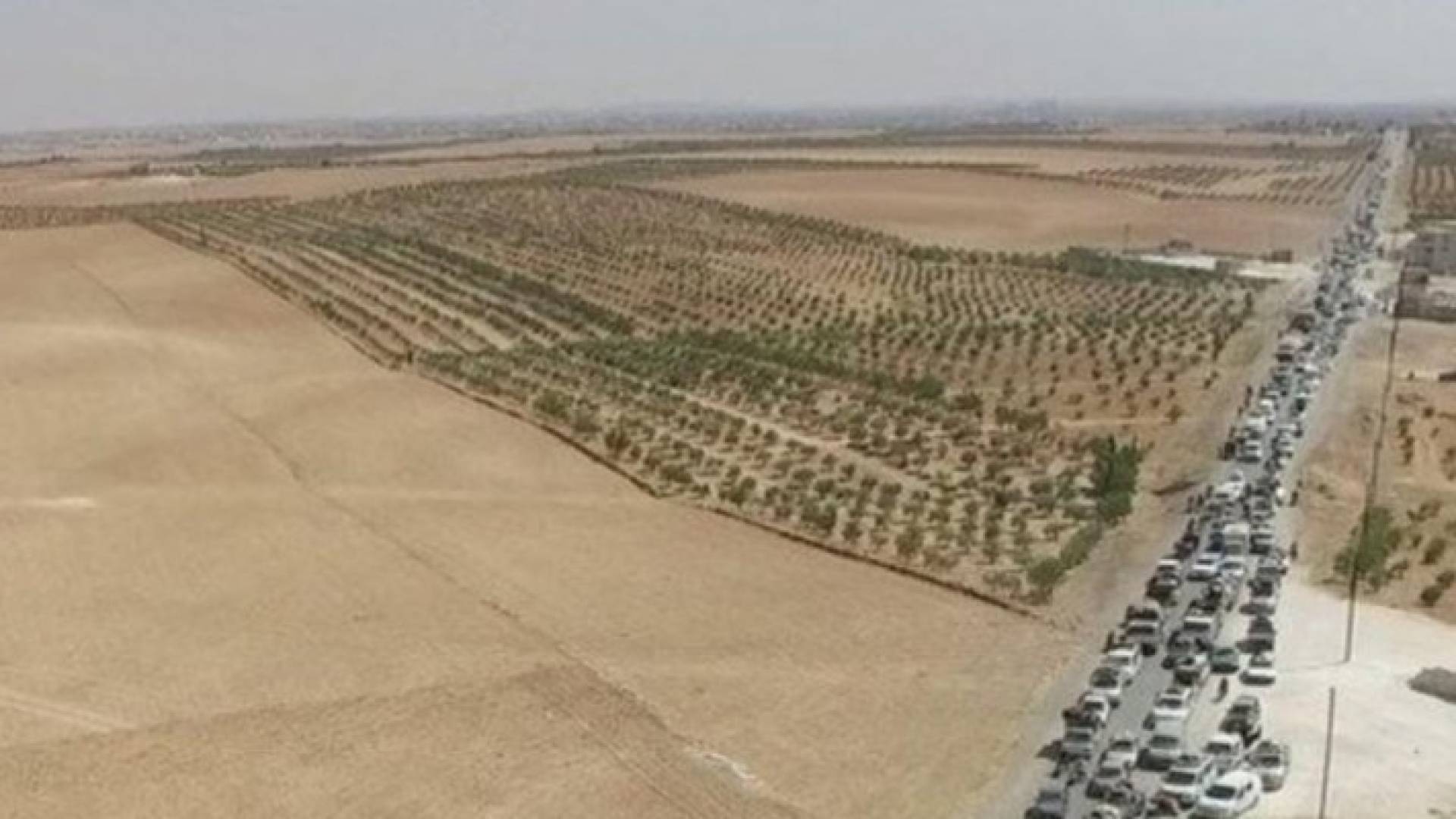  مواكب مسلحي داعش محاطة بالمدنيين أثناء خروجهم من منبج