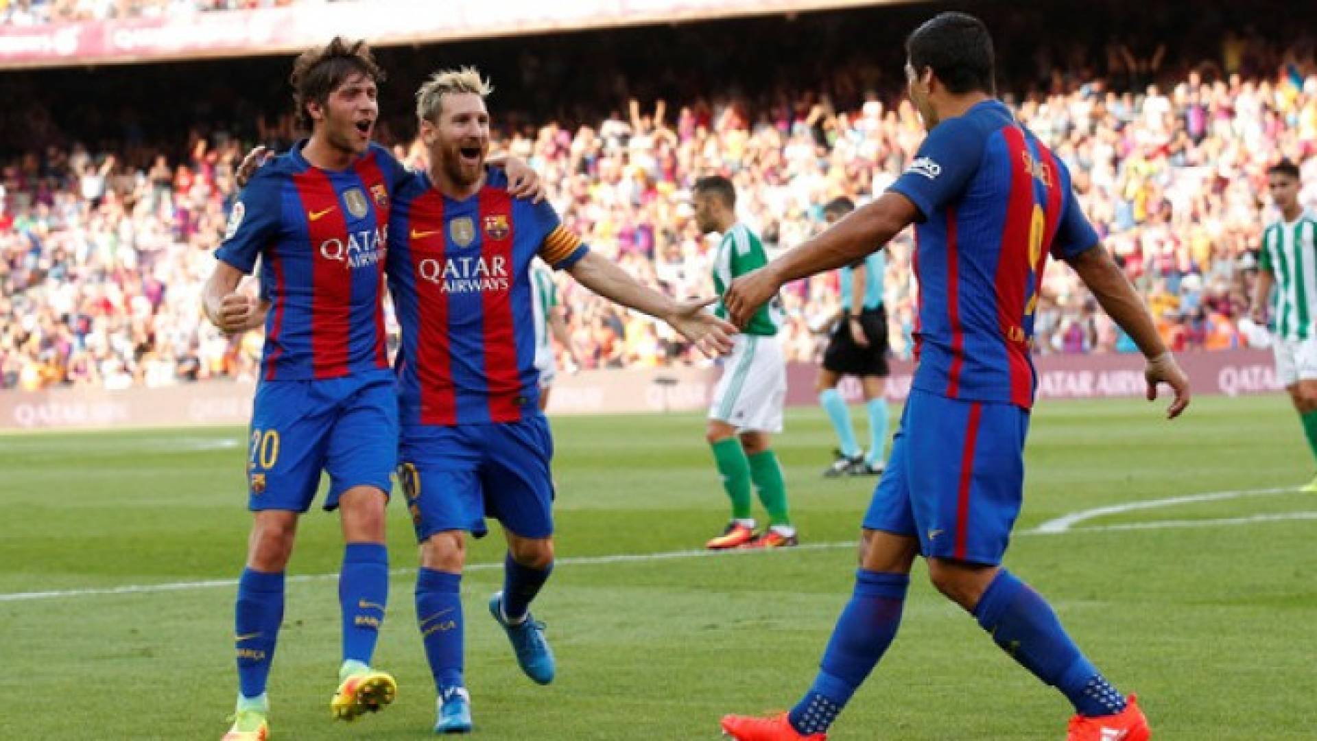 برشلونة يستهل حملة الدفاع عن لقبه بالفوز على بيتيس
