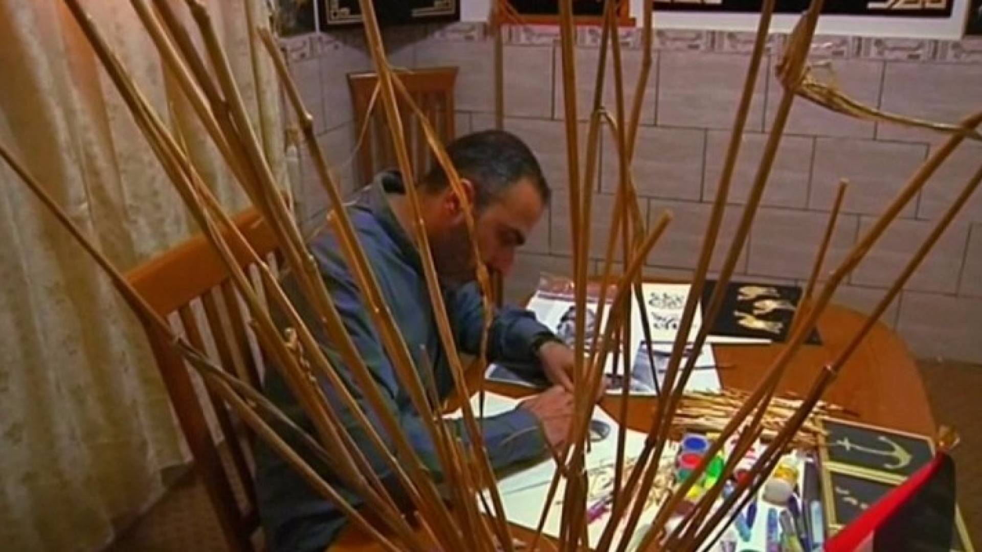 عيدان القش تتحول إلى فن .. صور