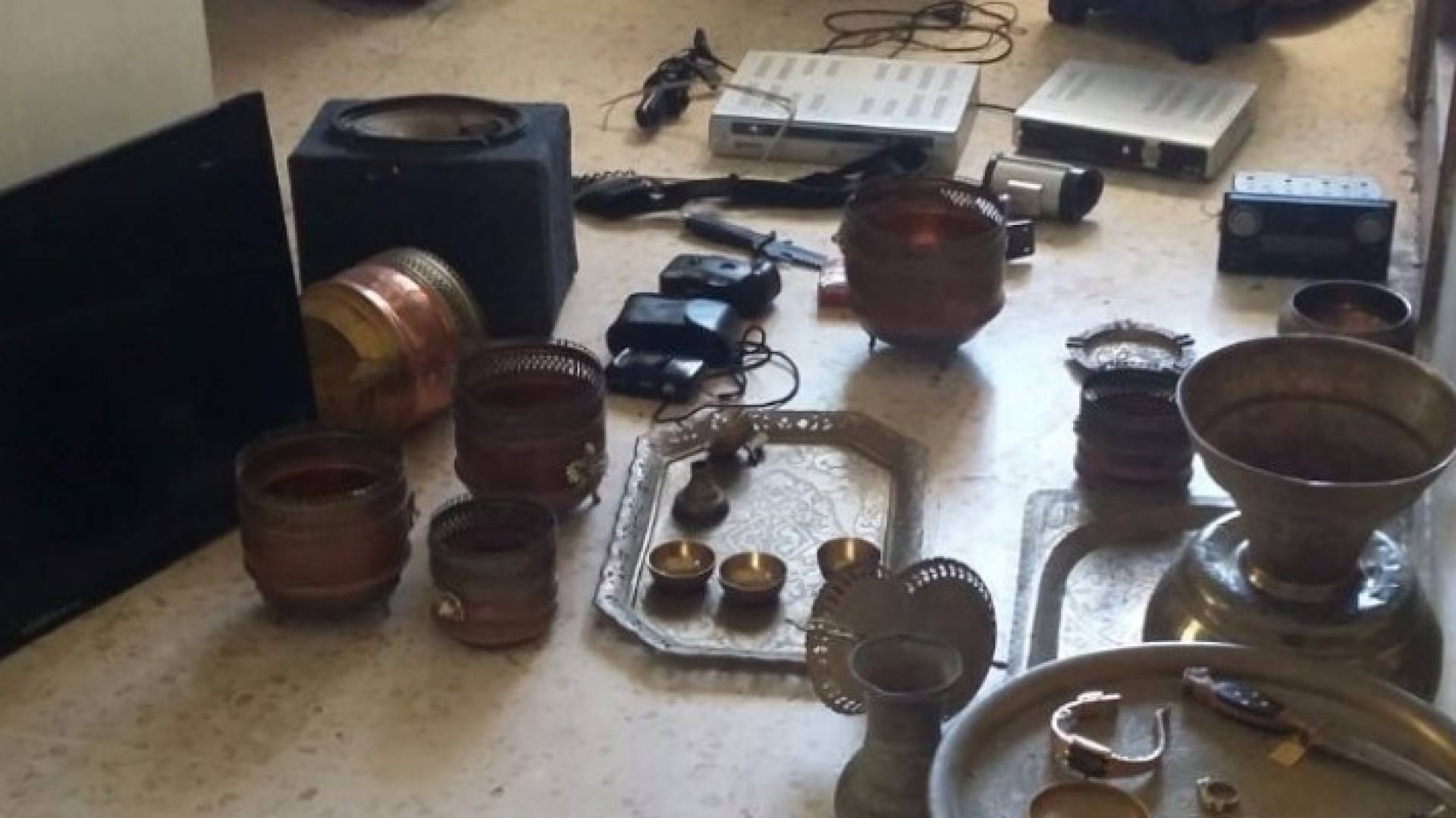 الأمن يكشف قضايا سرقات منازل .. تفاصيل وصور