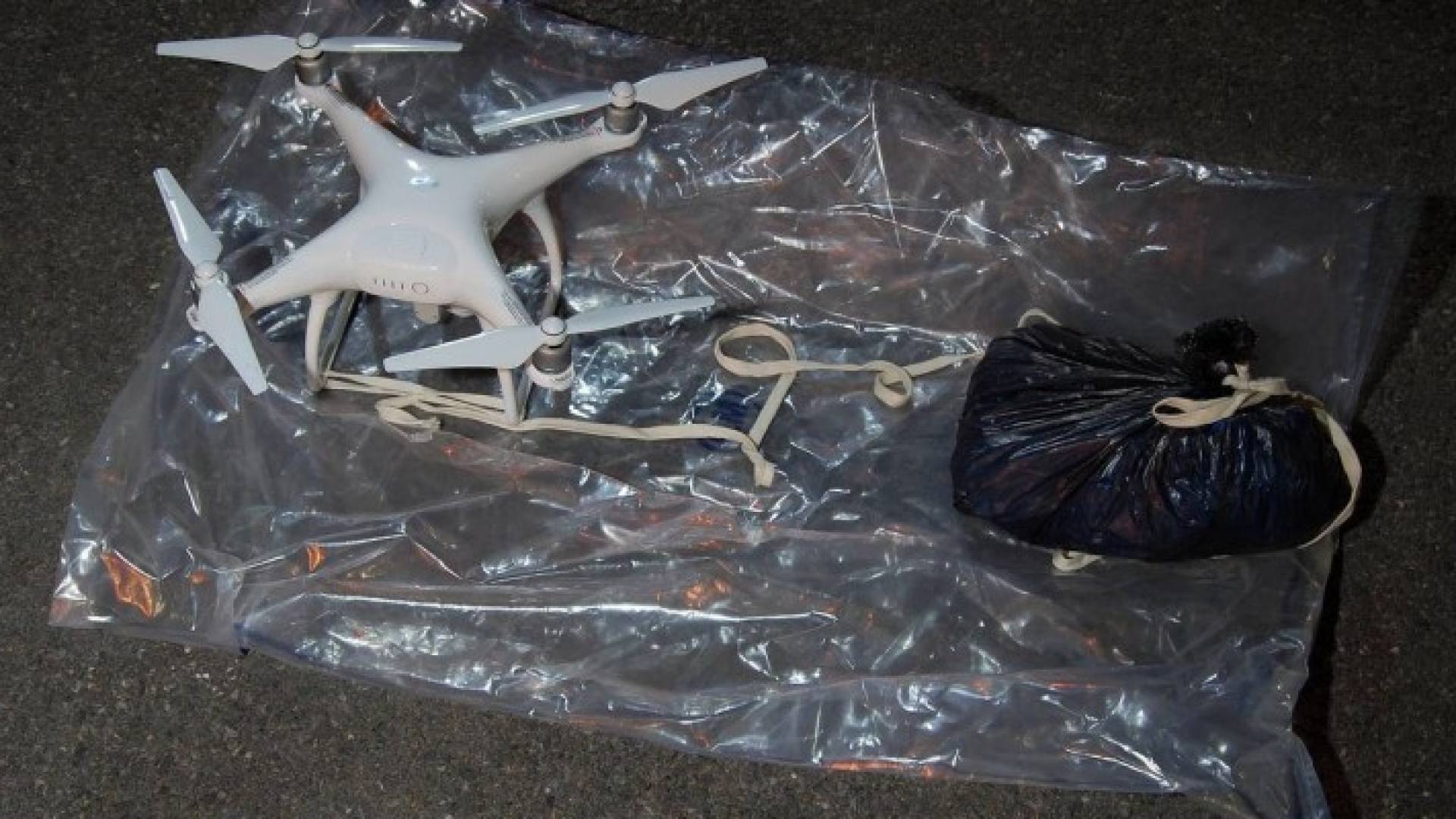 خدمة جديدة.. توصيل المخدرات للسجون بالدرونز