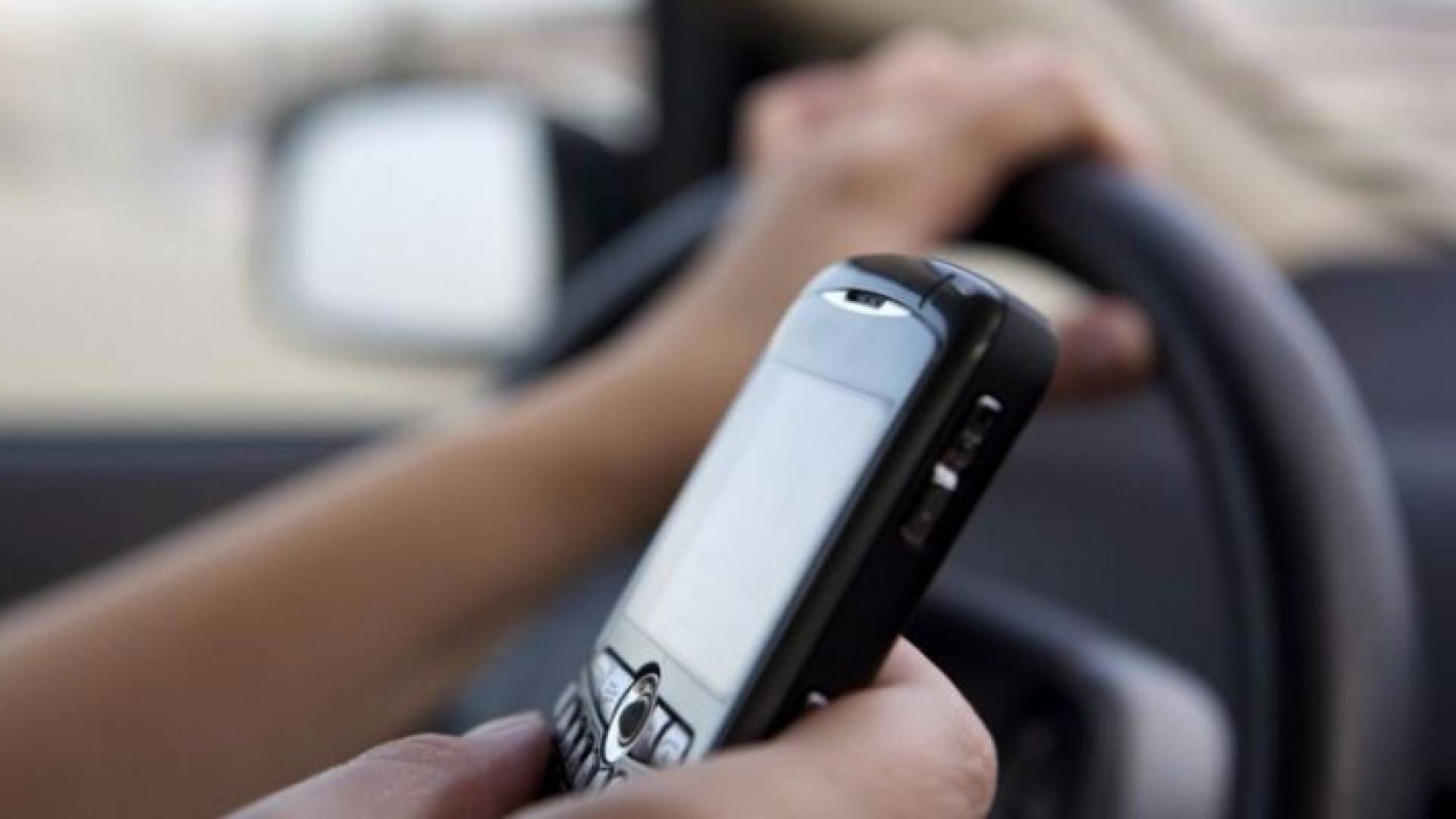 اشتراككم برسائل " العدل النصية " يجنبكم التوقيف المفاجئ