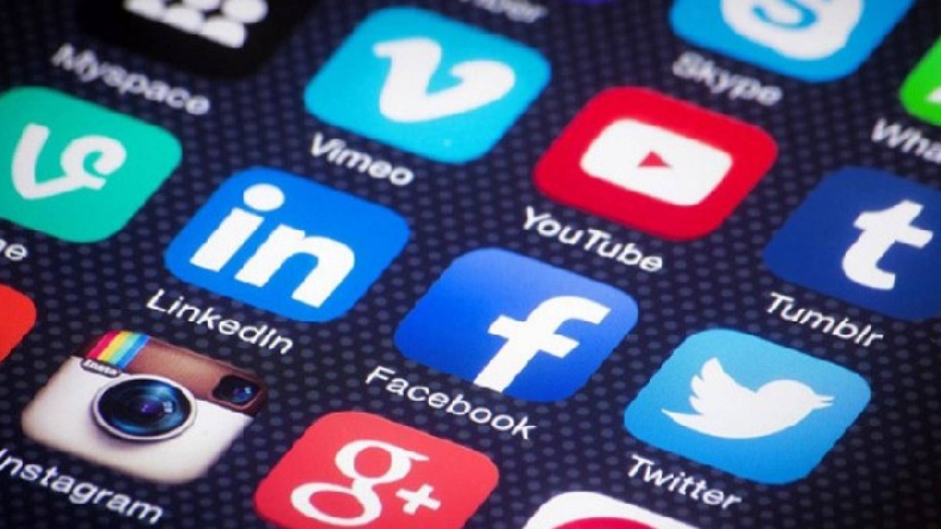 3 أشياء احذر أن تنشرها على مواقع التواصل الاجتماعي