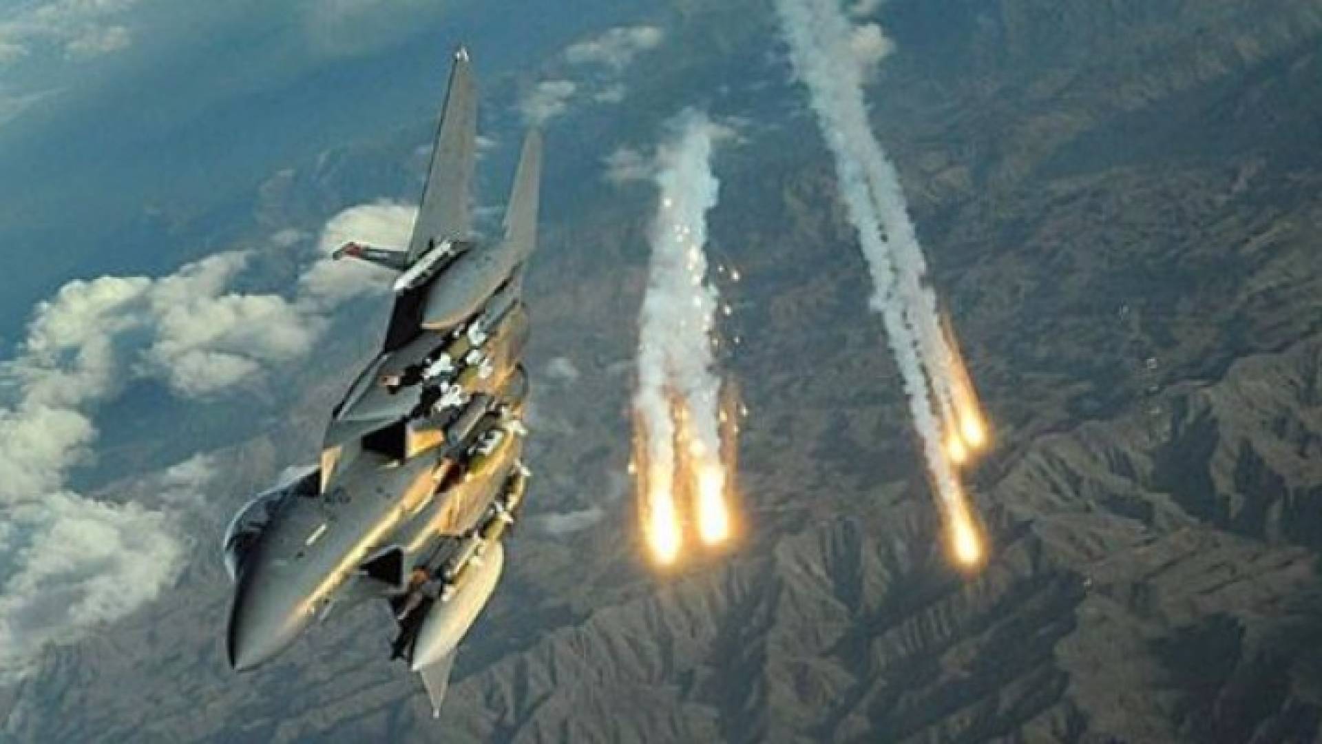 التحالف يقصف تجمعات الانقلابيين في نهم على تخوم صنعاء