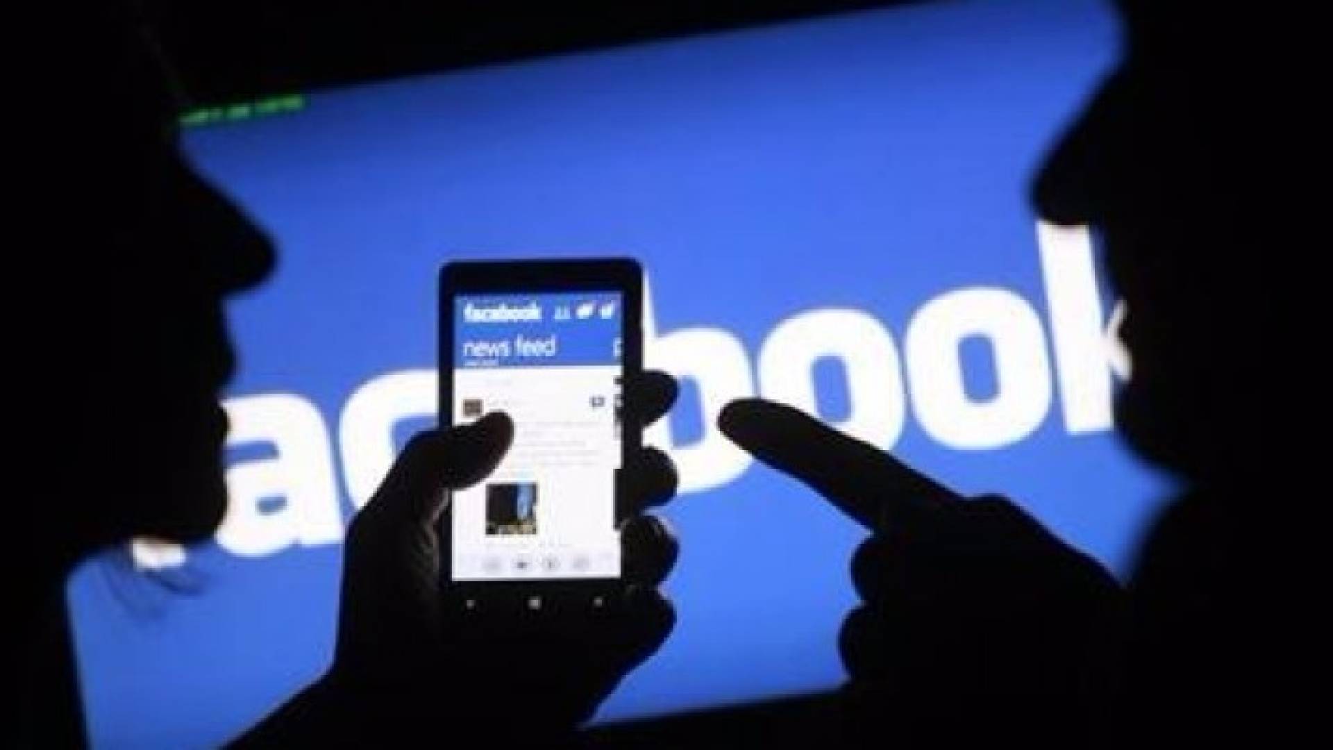 فيسبوك تطلق ميزة تسمح لشخصين بإجراء بث مباشر معا