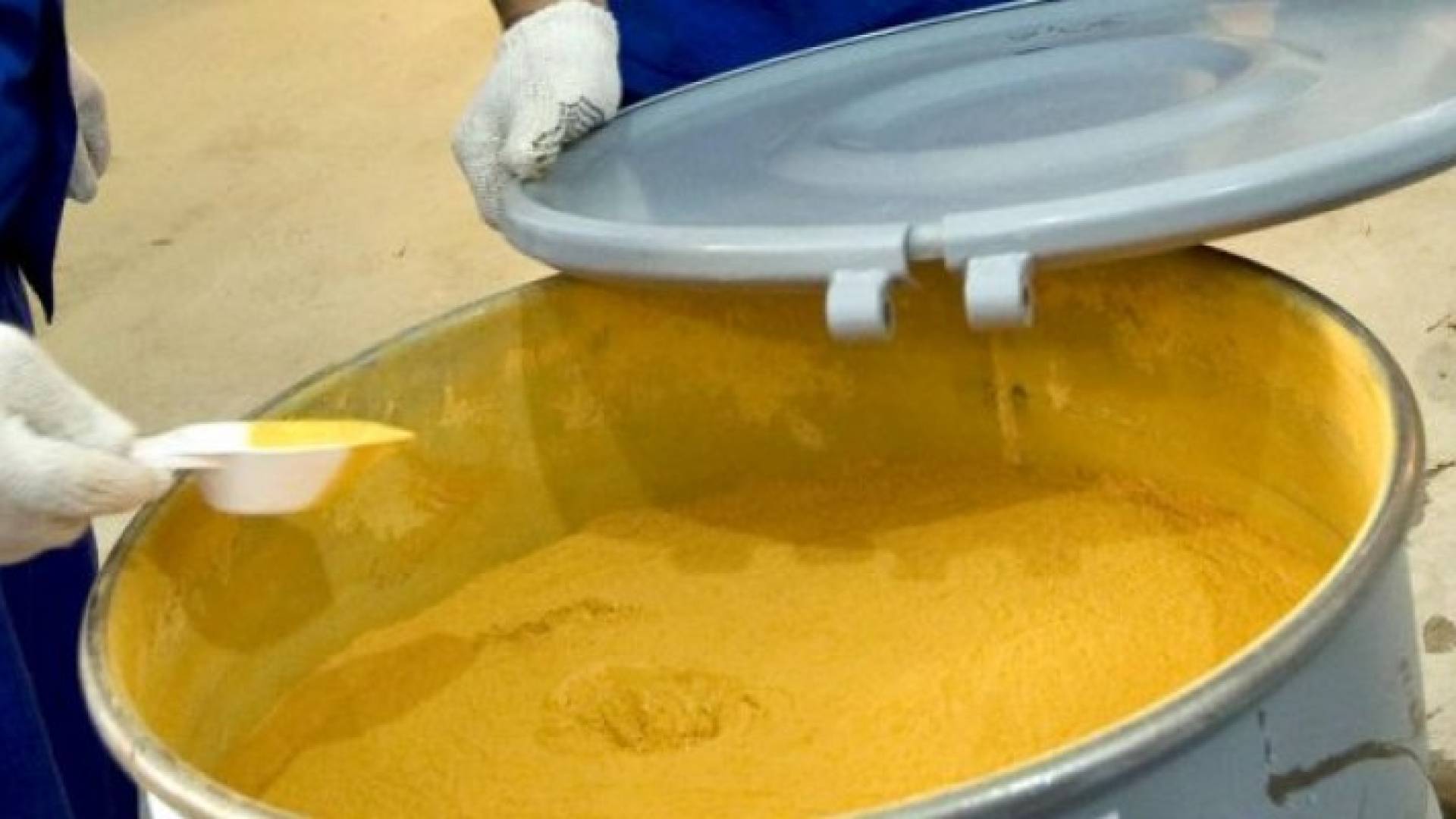 إنتاج الكعكة الصفراء في مختبرات هيئة الطاقة الذرية الأردنية