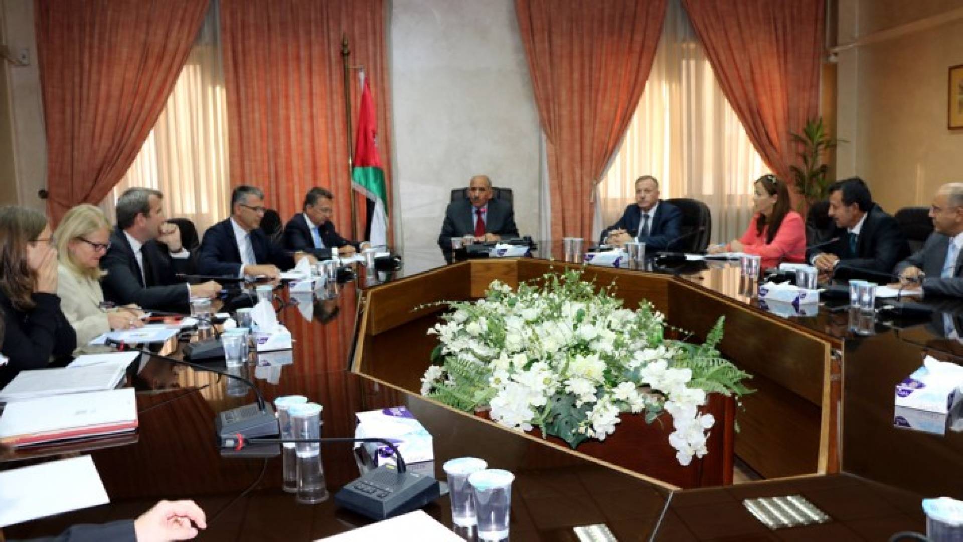 الذنيبات: خطة لتحويل 102 مدرسة حكومية جديدة للعمل بنظام الفترتين