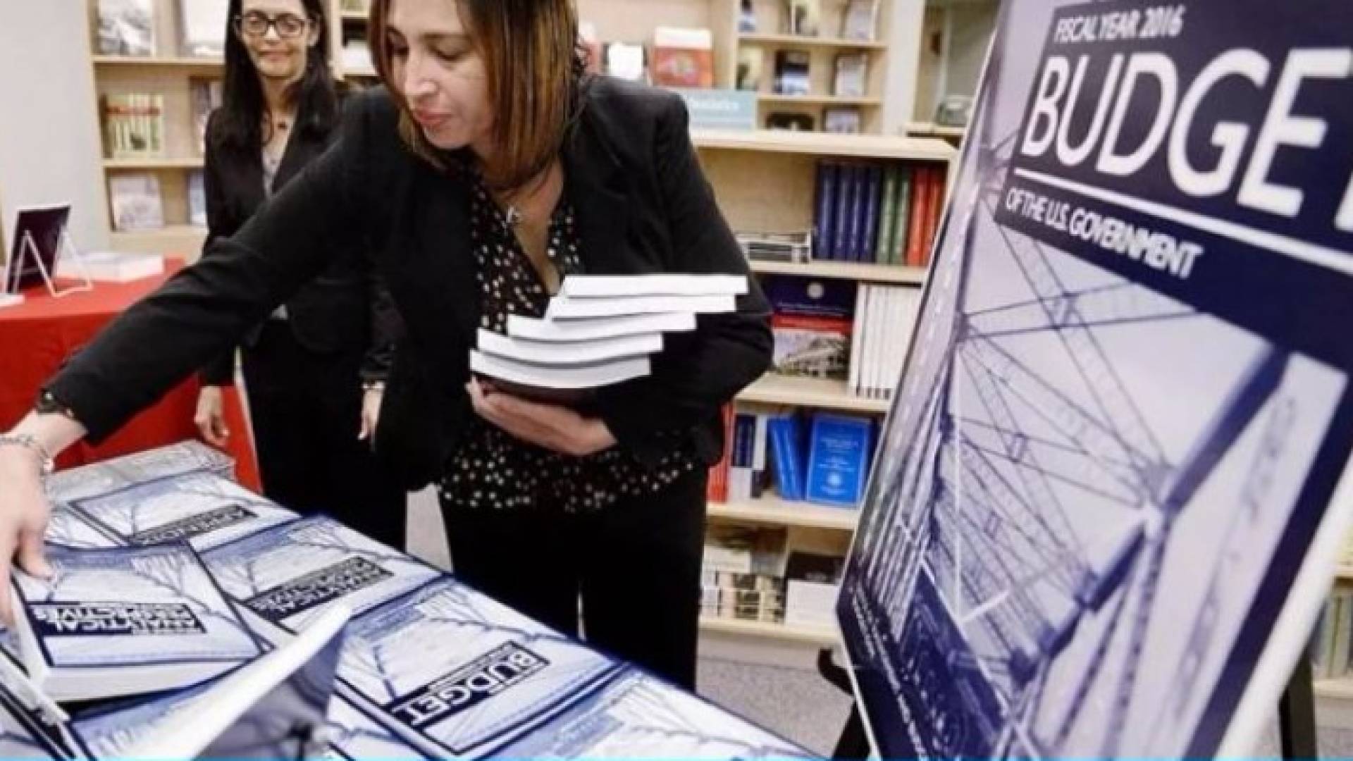 عجز ميزانية أمريكا 590 مليار دولار في 2016