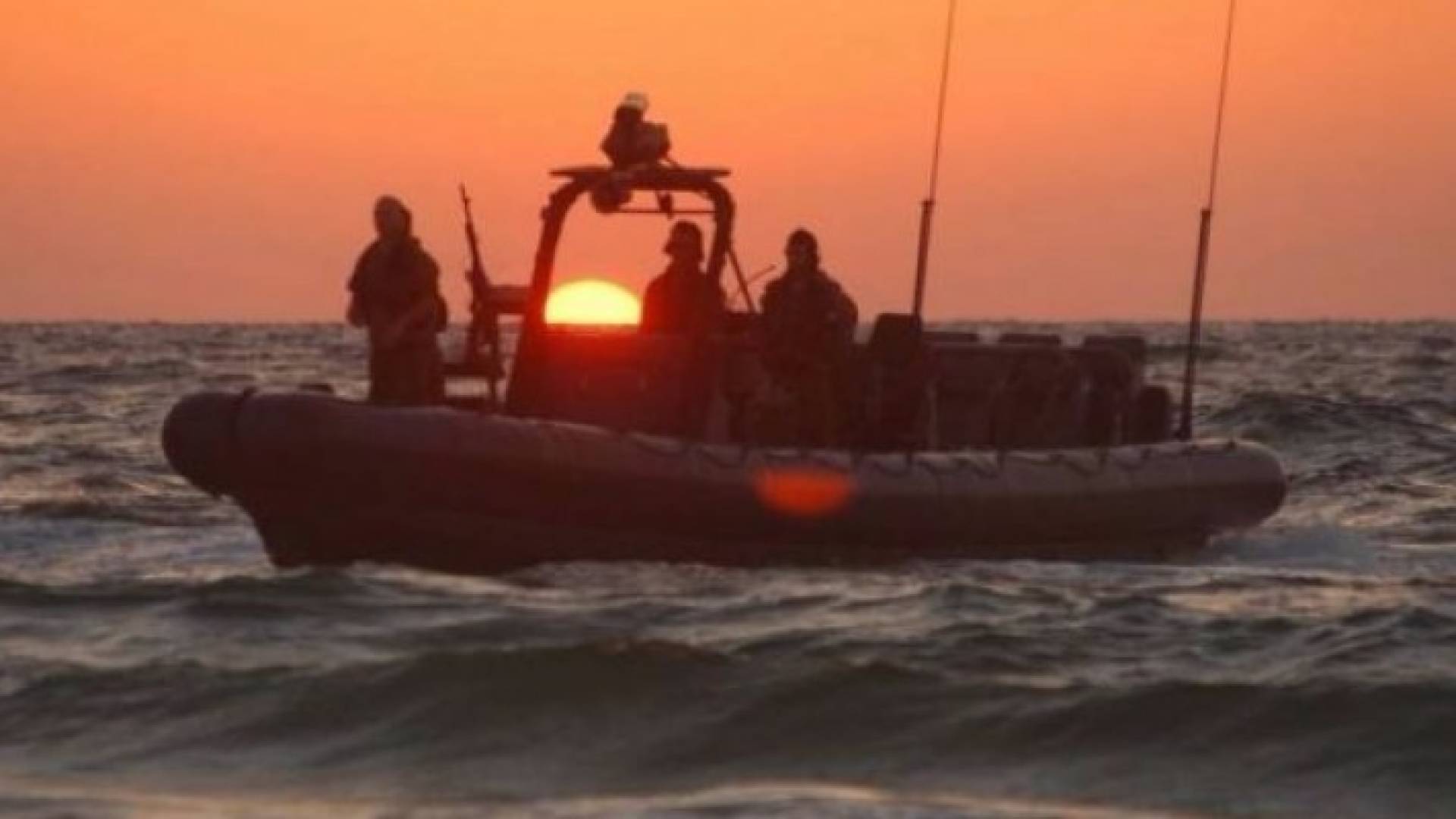 الاحتلال يعتقل صيادا بعد اصابته في بحر شمال غزة