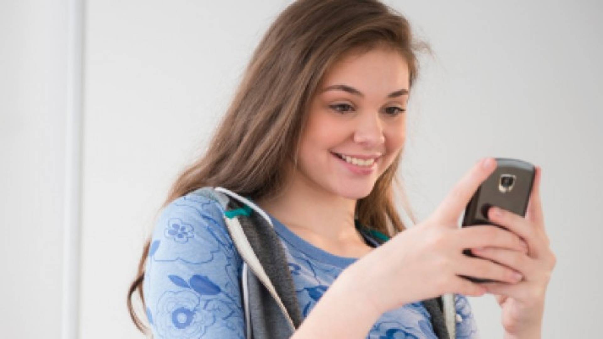 حرمان الطلاب من هواتفهم الذكية في المدرسة يؤثر على تحصيلهم سلبا!