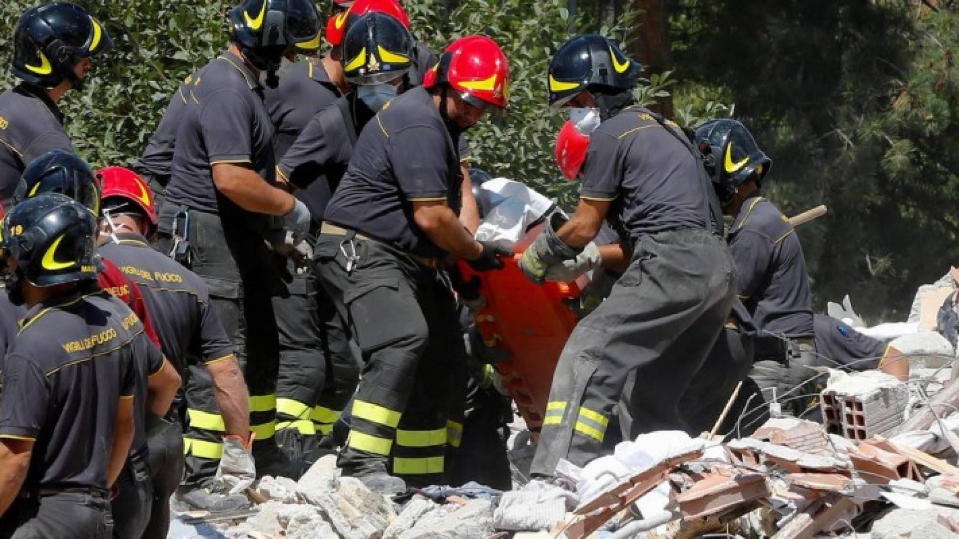 ارتفاع حصيلة ضحايا زلزال إيطاليا إلى 267 قتيلا