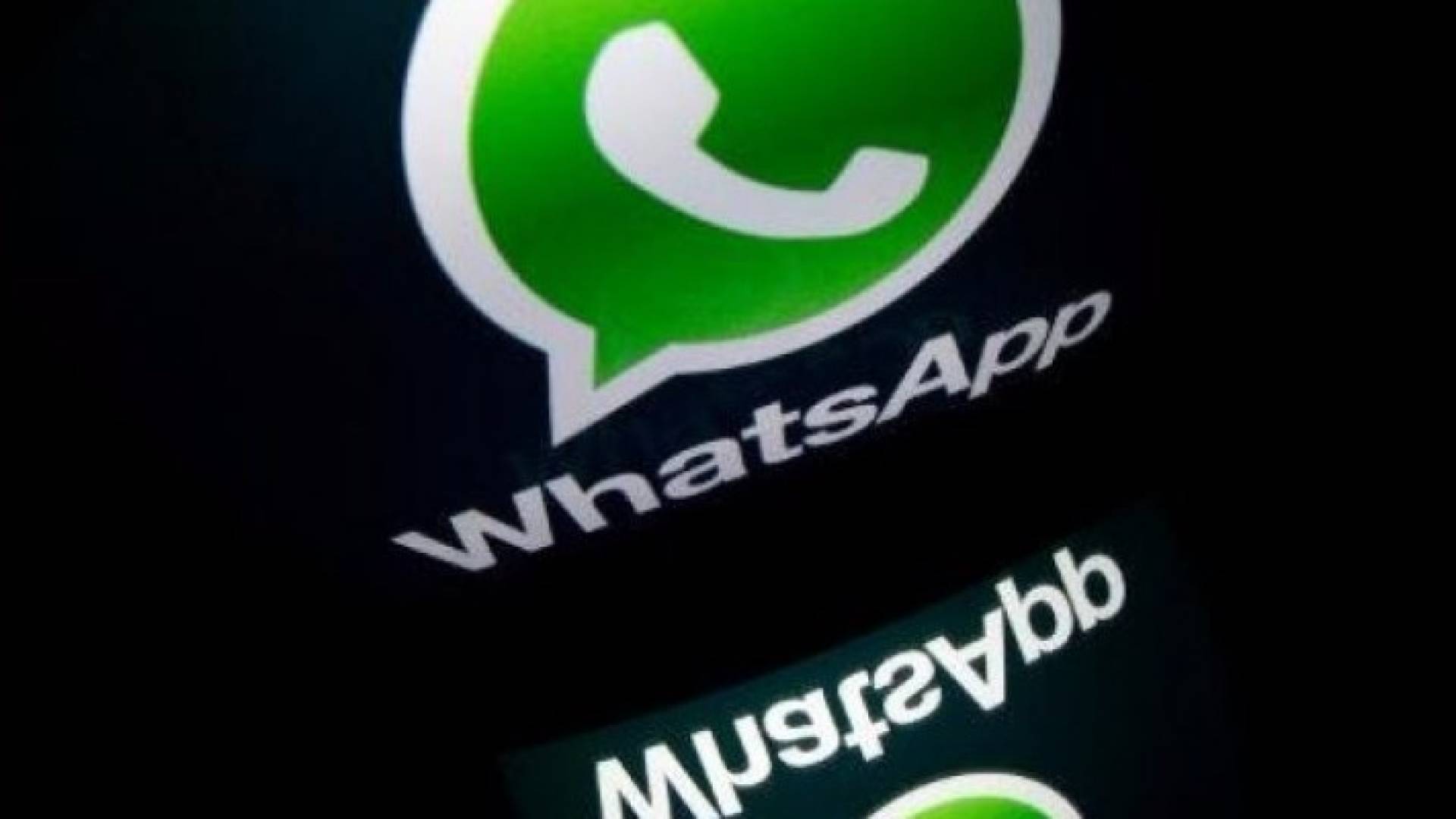 "واتساب" تتقاسم بيانات مستخدميها مع فيسبوك لأهداف تجارية