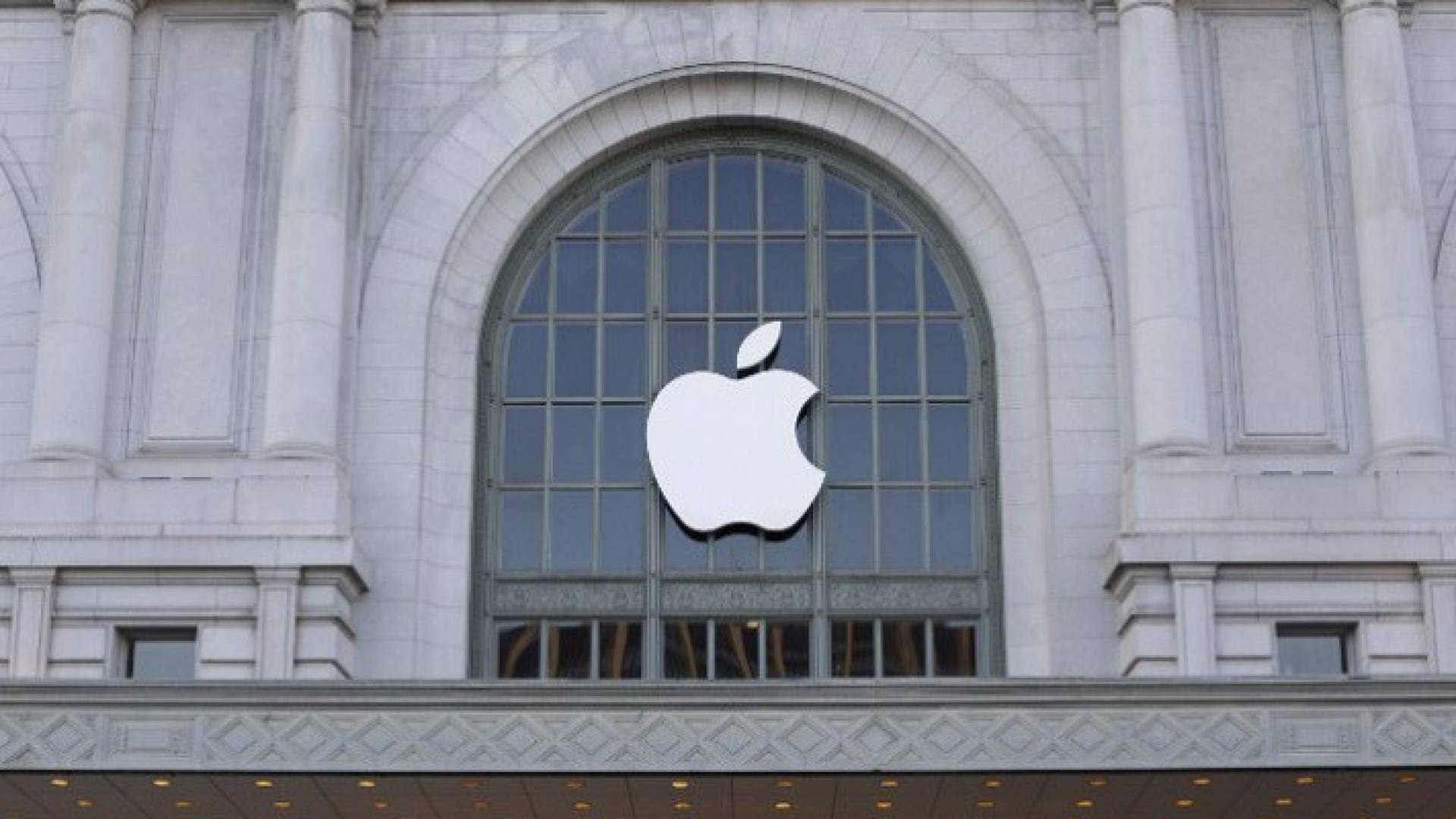 اكتشاف ثغرة أمنية في "iPhone" عن طريق معارض إماراتي