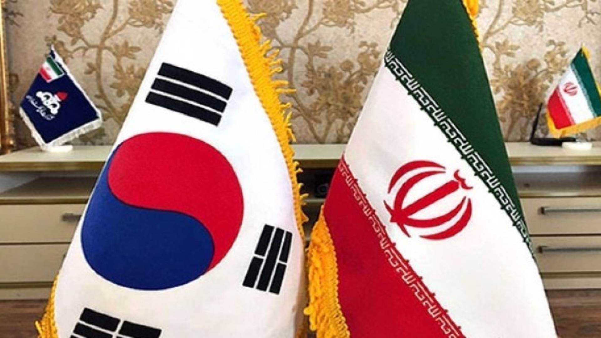 ايران وكوريا الجنوبية ستباشران استخدام اليورو في تعاملاتهما