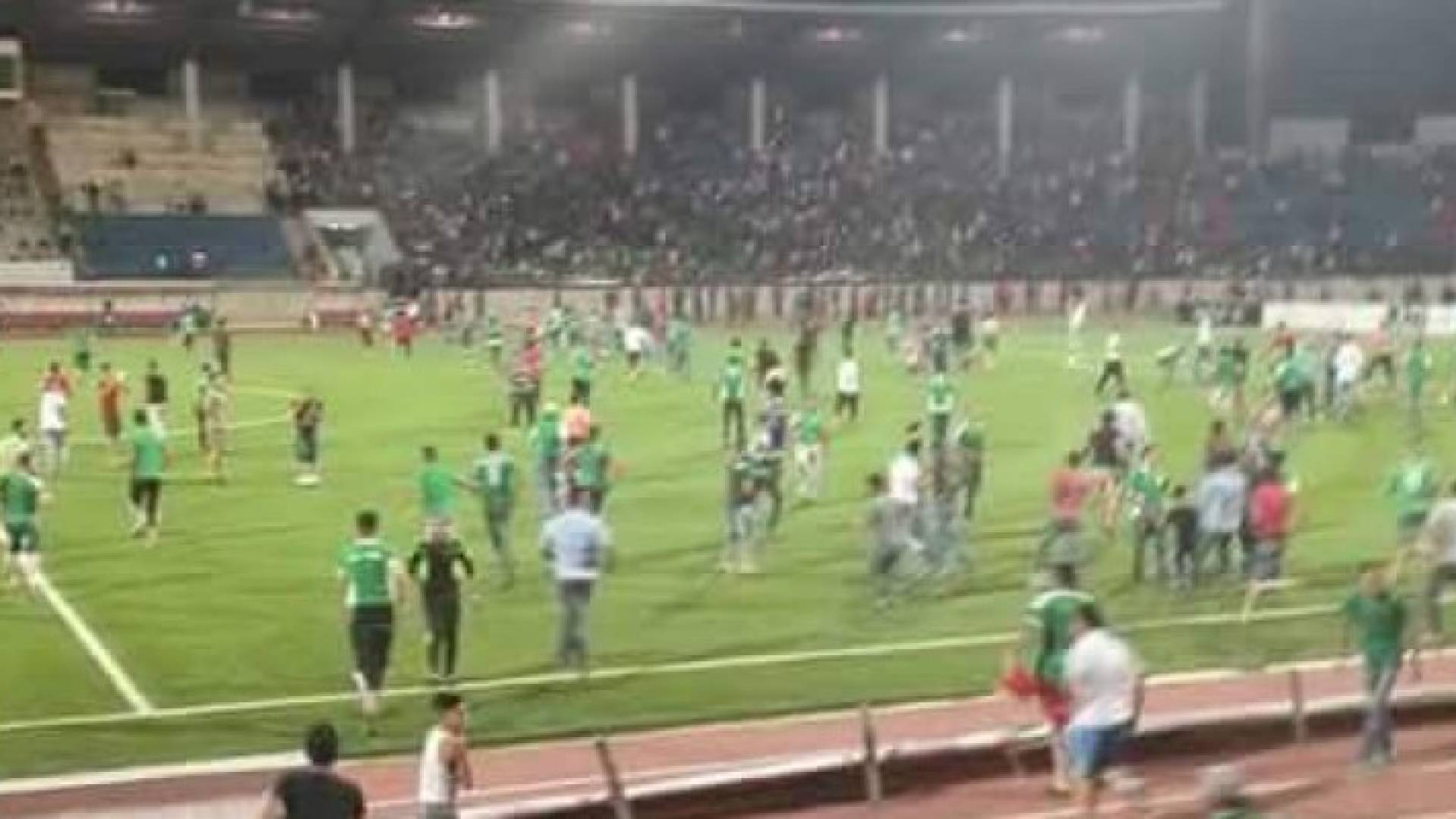 شغب في مباراة الوحدات والرمثا .. تفاصيل