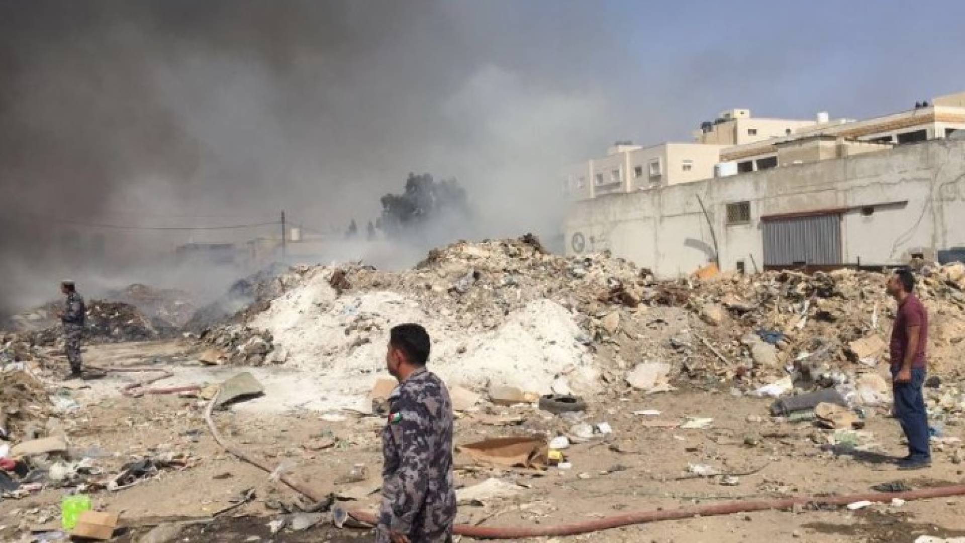 تفاصيل حريق مصنع للمفروشات في البيادر .. فيديو