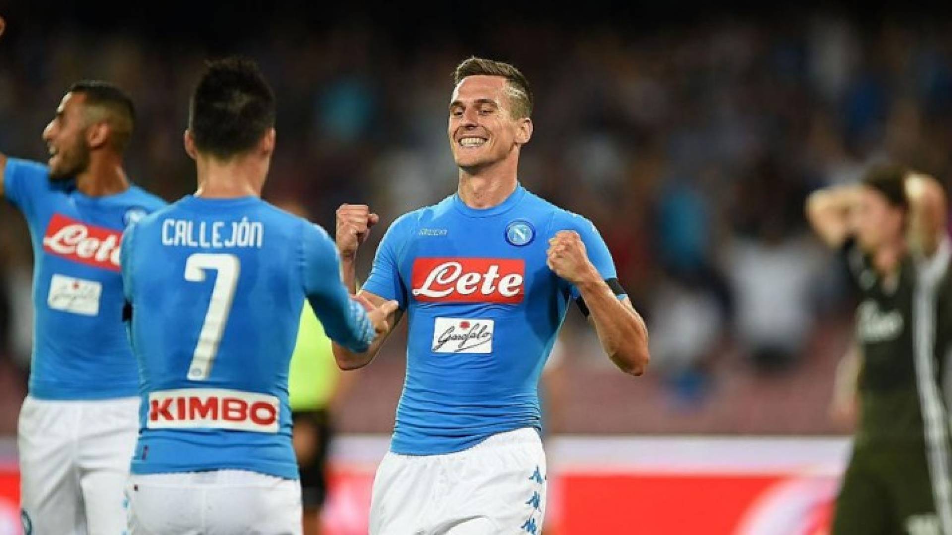 نابولي يحقق فوزا مثيرا على ميلان في "الكالتشيو"