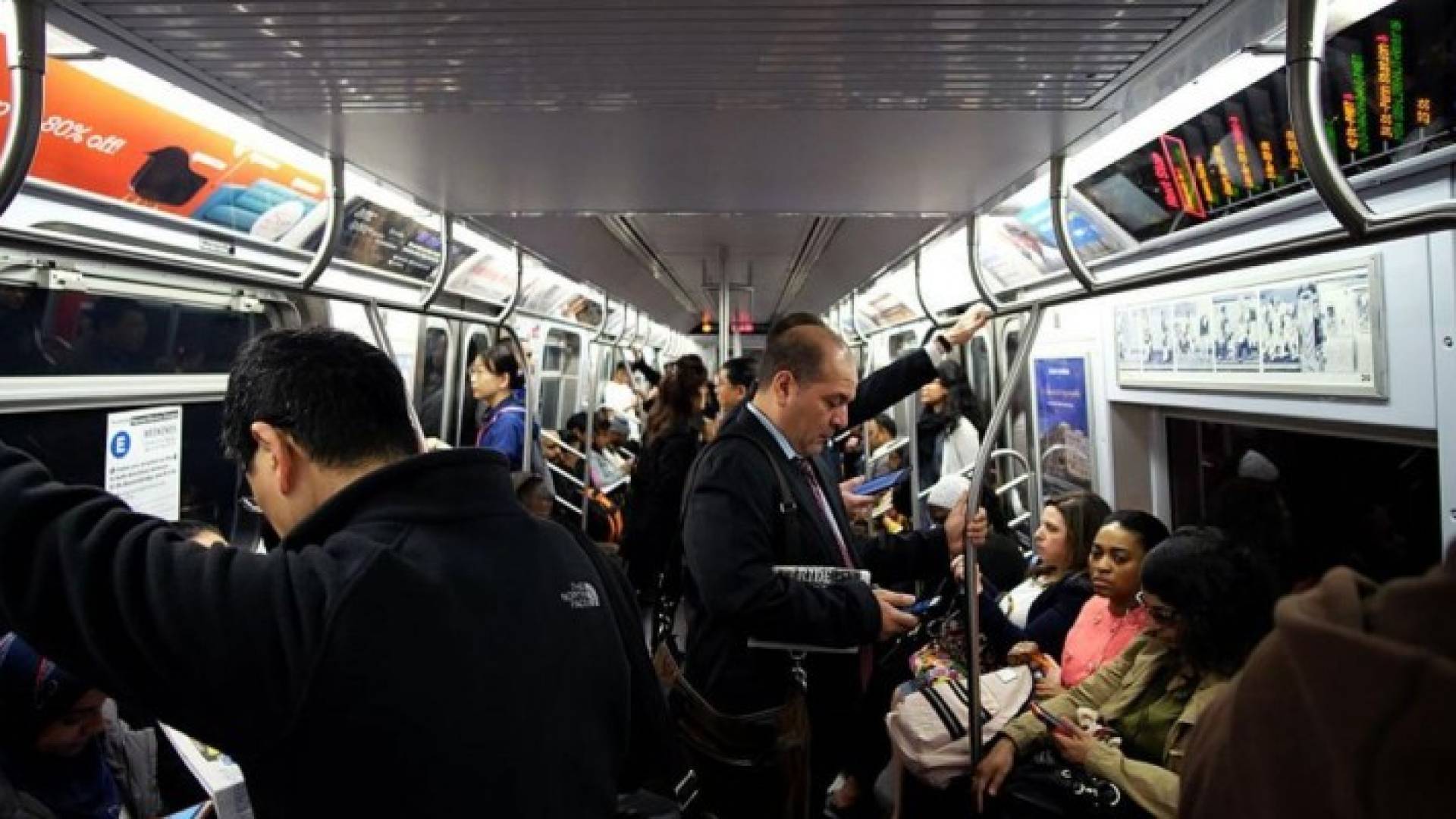 دعابة "ثقيلة" تنشر الرعب بمترو نيويورك