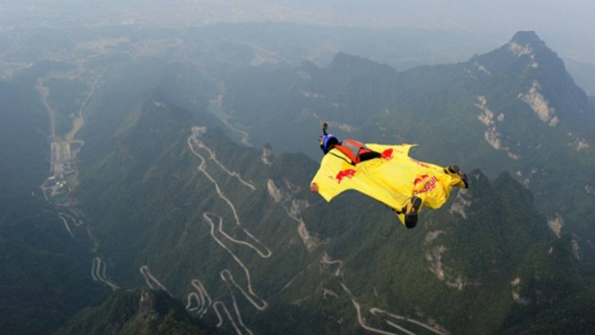 بث مقتل رياضي يطير بالبدلة المجنحة على فيسبوك مباشرة