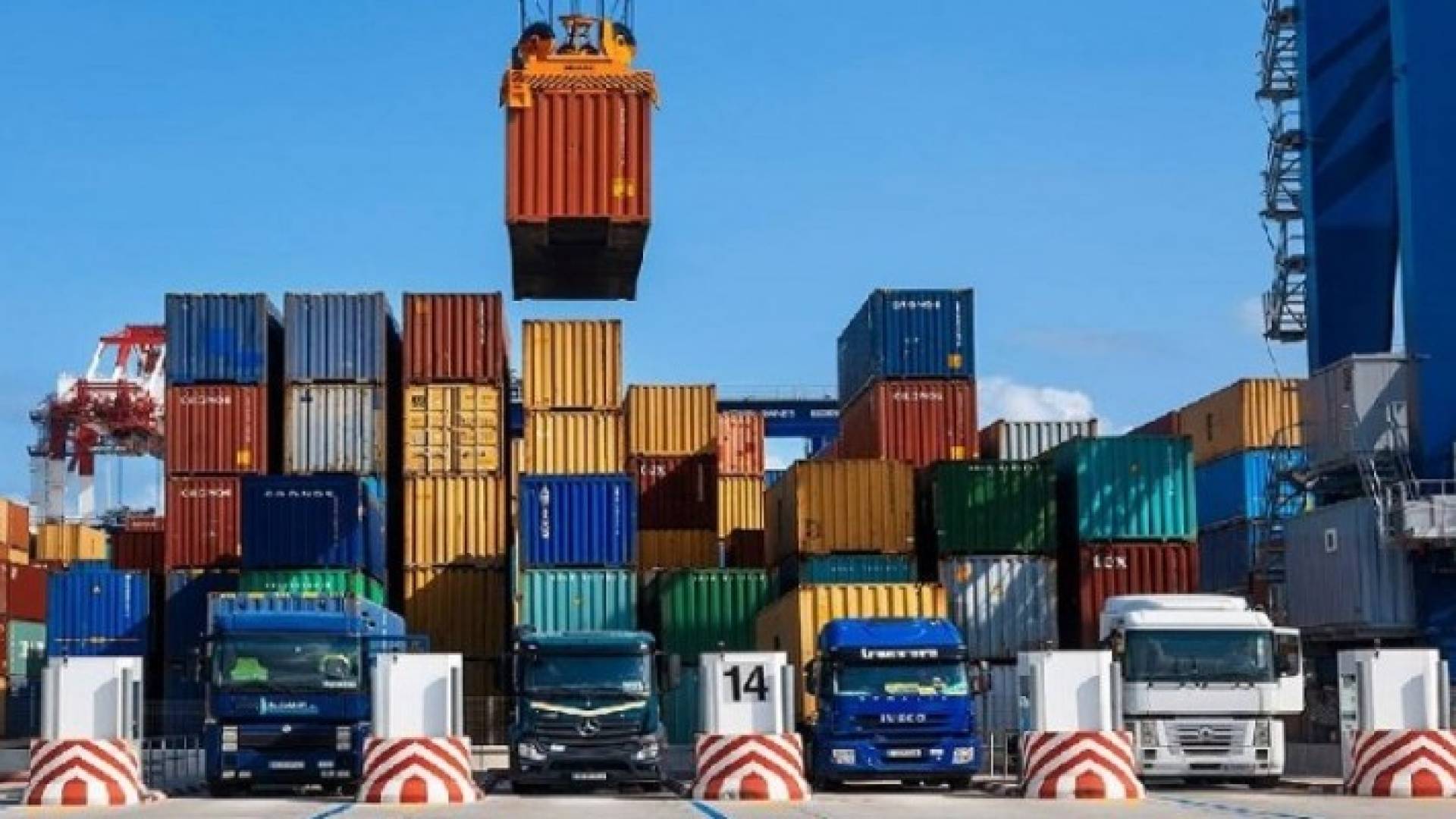 إنخفاض الصادرات الوطنية 9.6 %