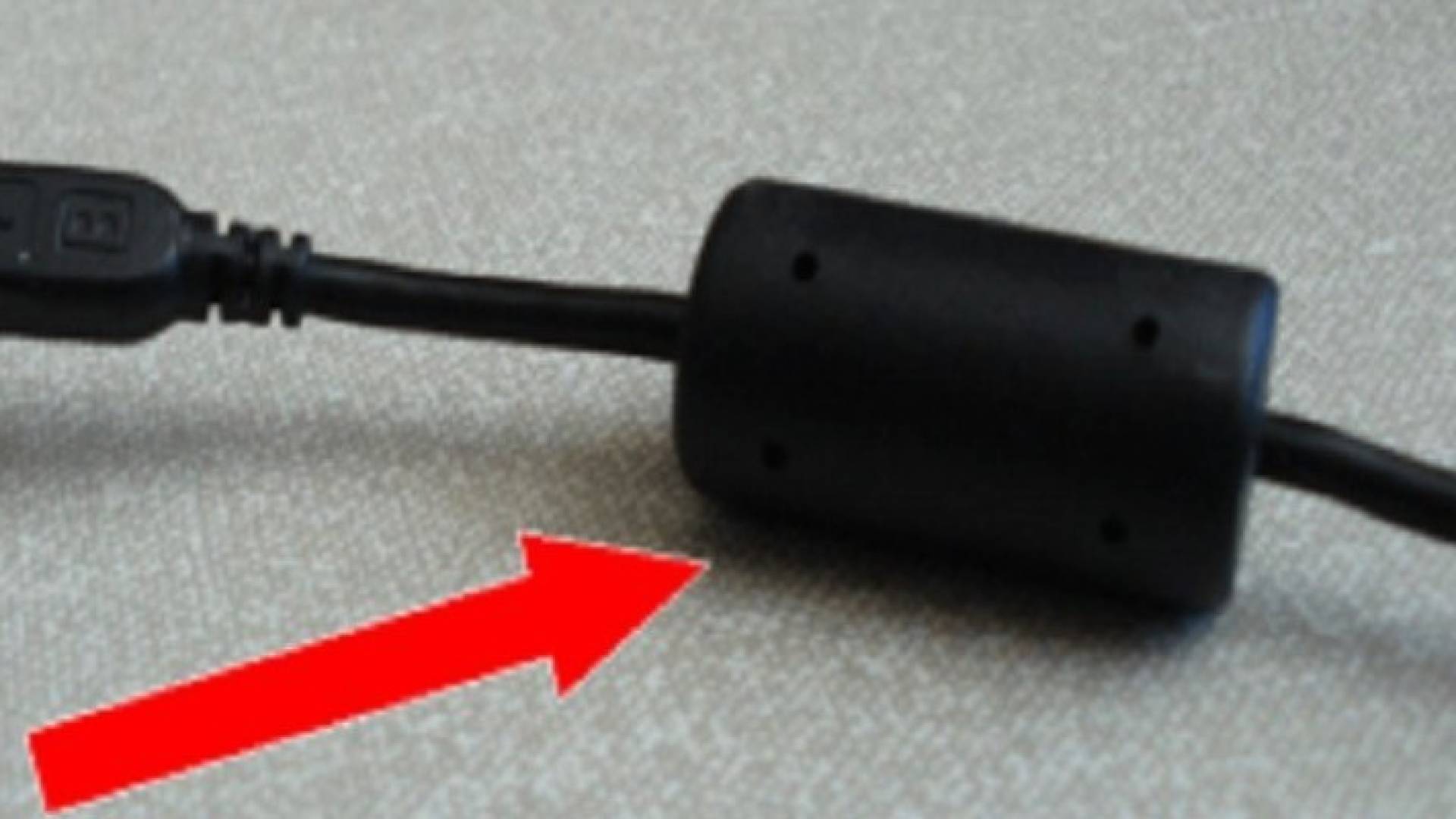 ما سر القطعة البلاستيكية الموجودة على أسلاك شحن الحاسوب؟